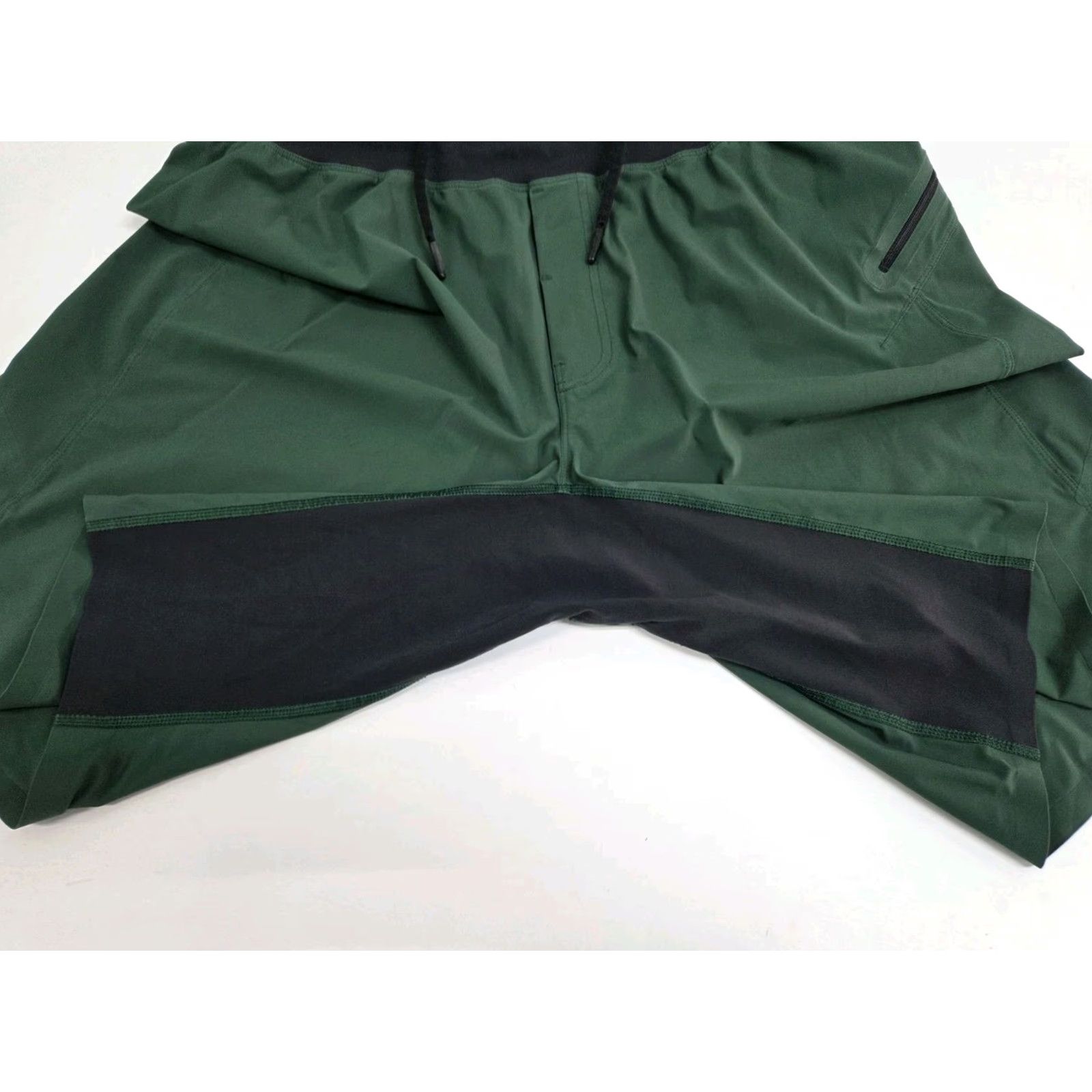 Lululemon Lululemon Men’s Active Green/ Black Shorts Drawstring Side Zip 32 L 10in Inseam Athletic Moisture Wicking Quick Dry Breathable Easy Care Comfort Size US 33 - 7 Thumbnail