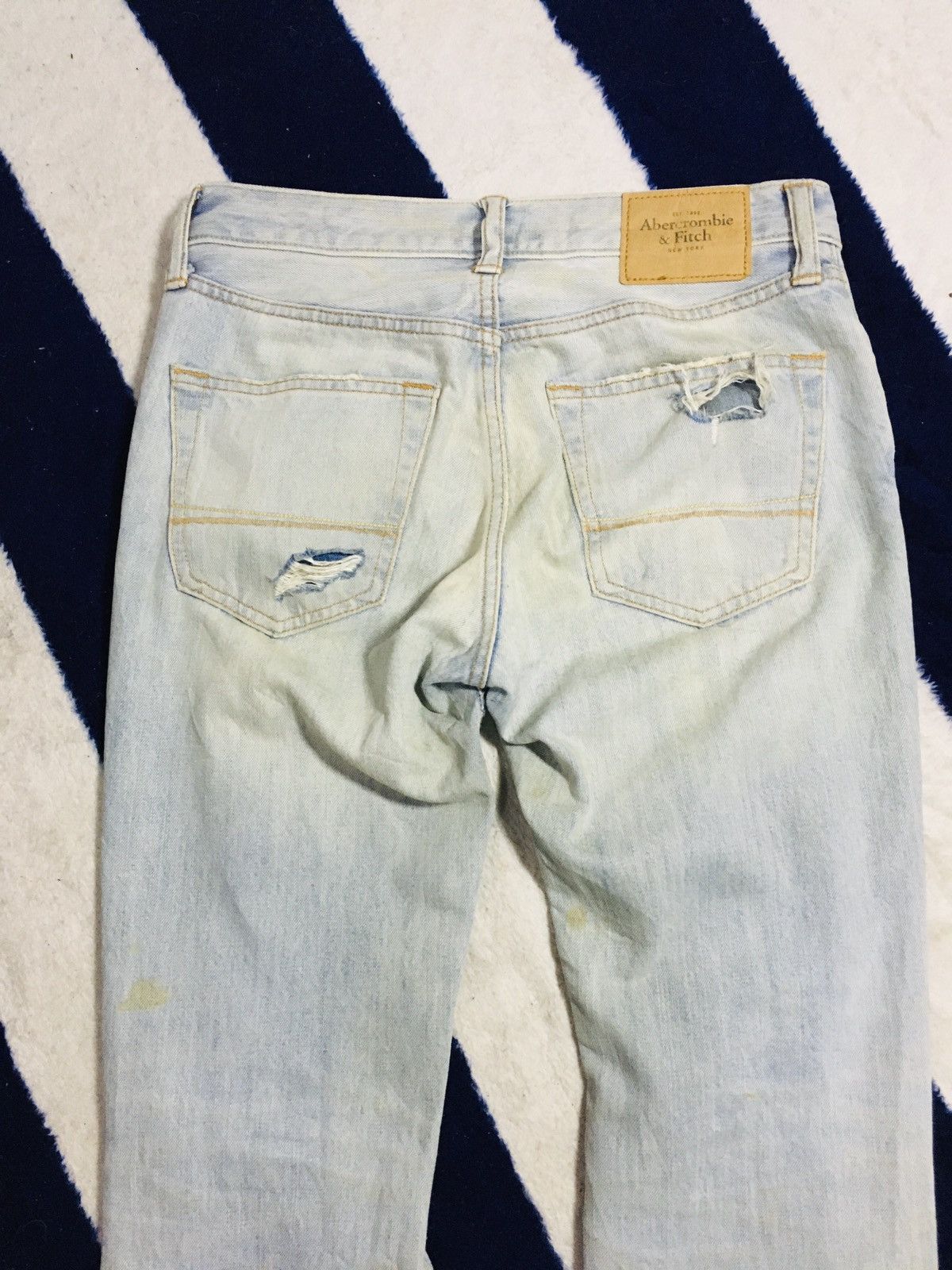 Abercrombie & Fitch Abercrombie & Fitch Distressed Jeans (16) Size US 30 / EU 46 - 6 Thumbnail