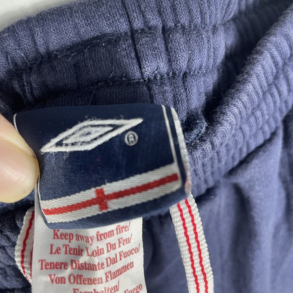 Umbro × Vintage VINTAGE UMBRO ENGLAND THREE LIONS SWEATPANTS Size US 30 / EU 46 - 10 Thumbnail
