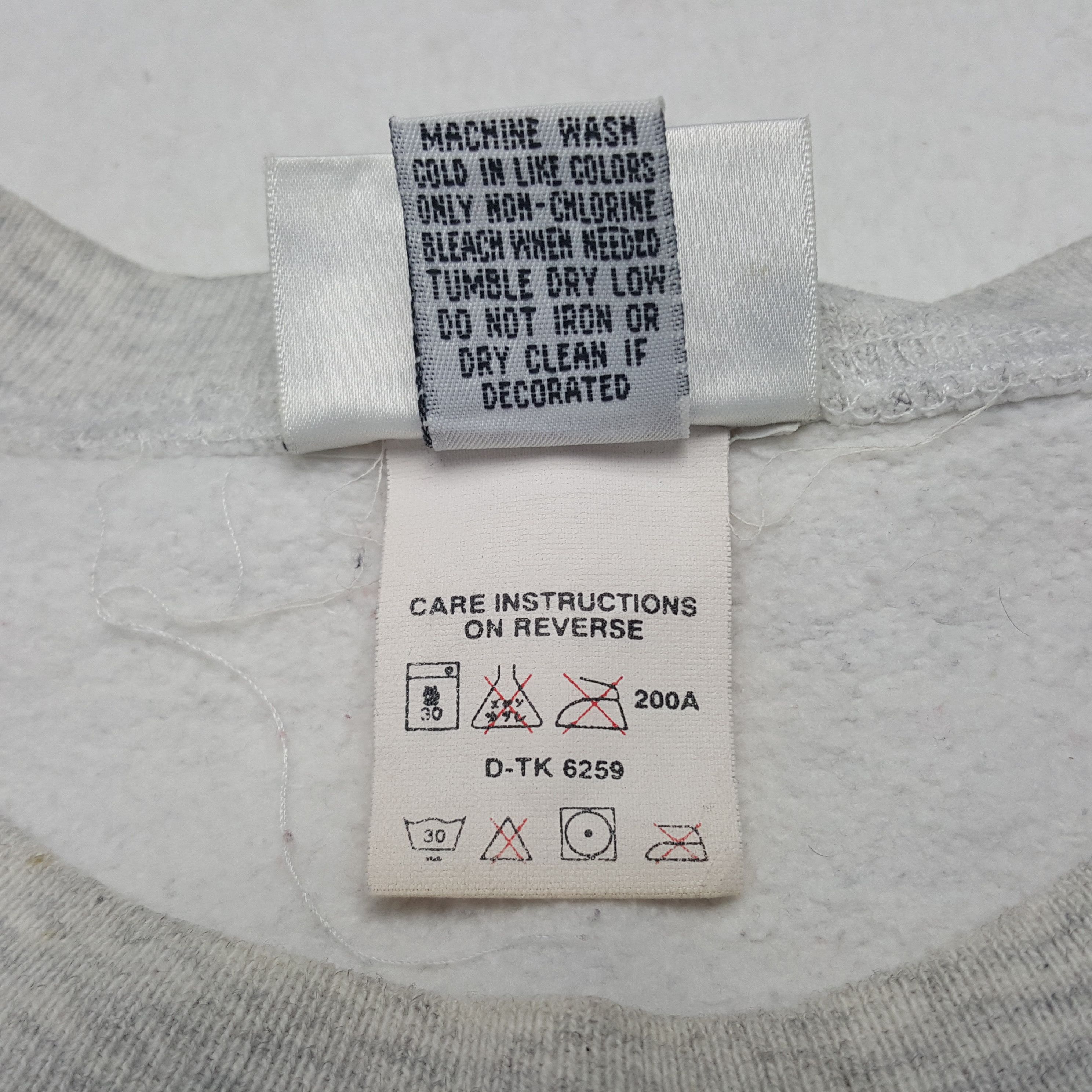 DKNY × Vintage Vintage DKNY Big Logo Sweatshirt Size US L / EU 52-54 / 3 - 6 Thumbnail