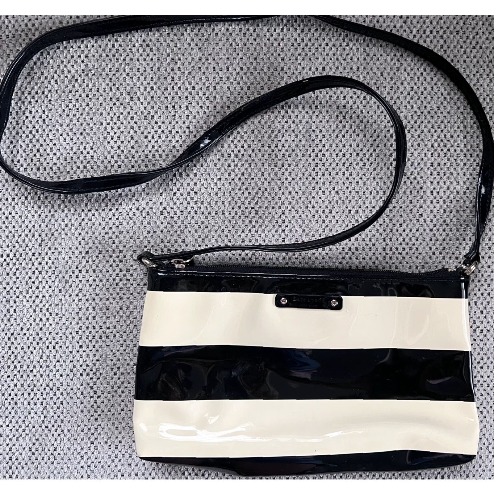 Penn Kate Spade Penn Valley Amy Small Patent Striped Crossbody Bag Purse Cream & Black Women Small Crossbody Patent Leather Shoudler Bag Size ONE SIZE - 2 Thumbnail