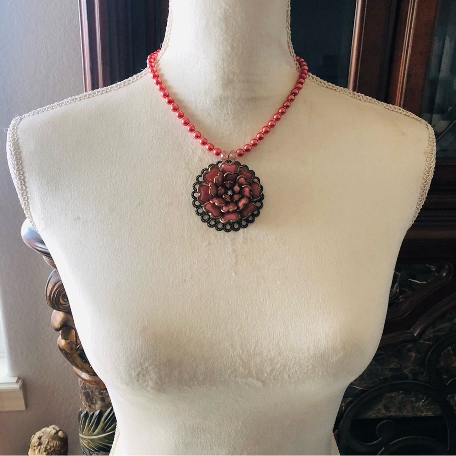 Handmade Handcrafted repurpose rose floral cluster Pearl necklace Size ONE SIZE - 6 Thumbnail
