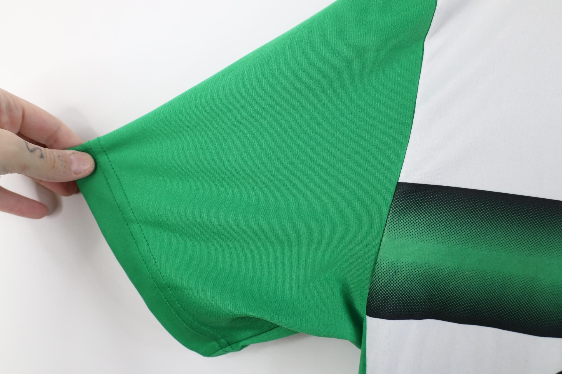 Vintage Vintage Celtic FC Football Soccer Jersey Striped Green Size US M / EU 48-50 / 2 - 7 Thumbnail