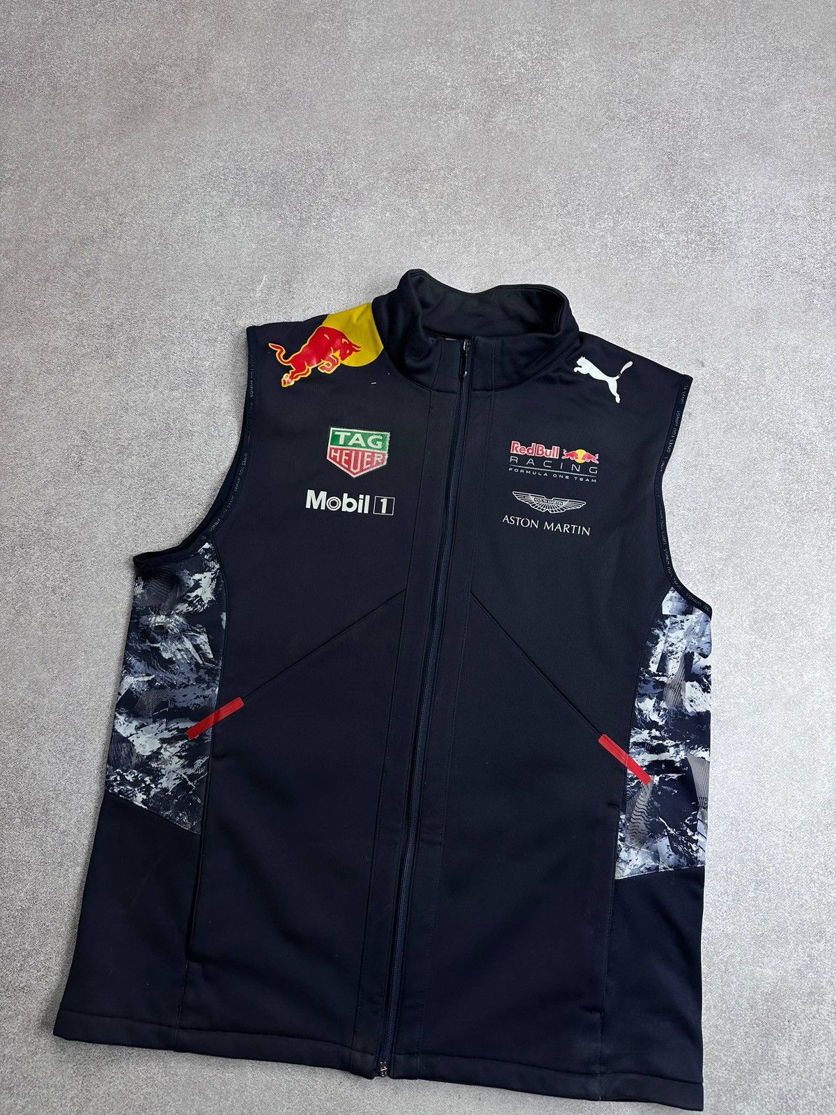 Puma × Red Bull Red Bull Racing F-1 Puma Racing Vest Rare L Size US L / EU 52-54 / 3 - 3 Thumbnail