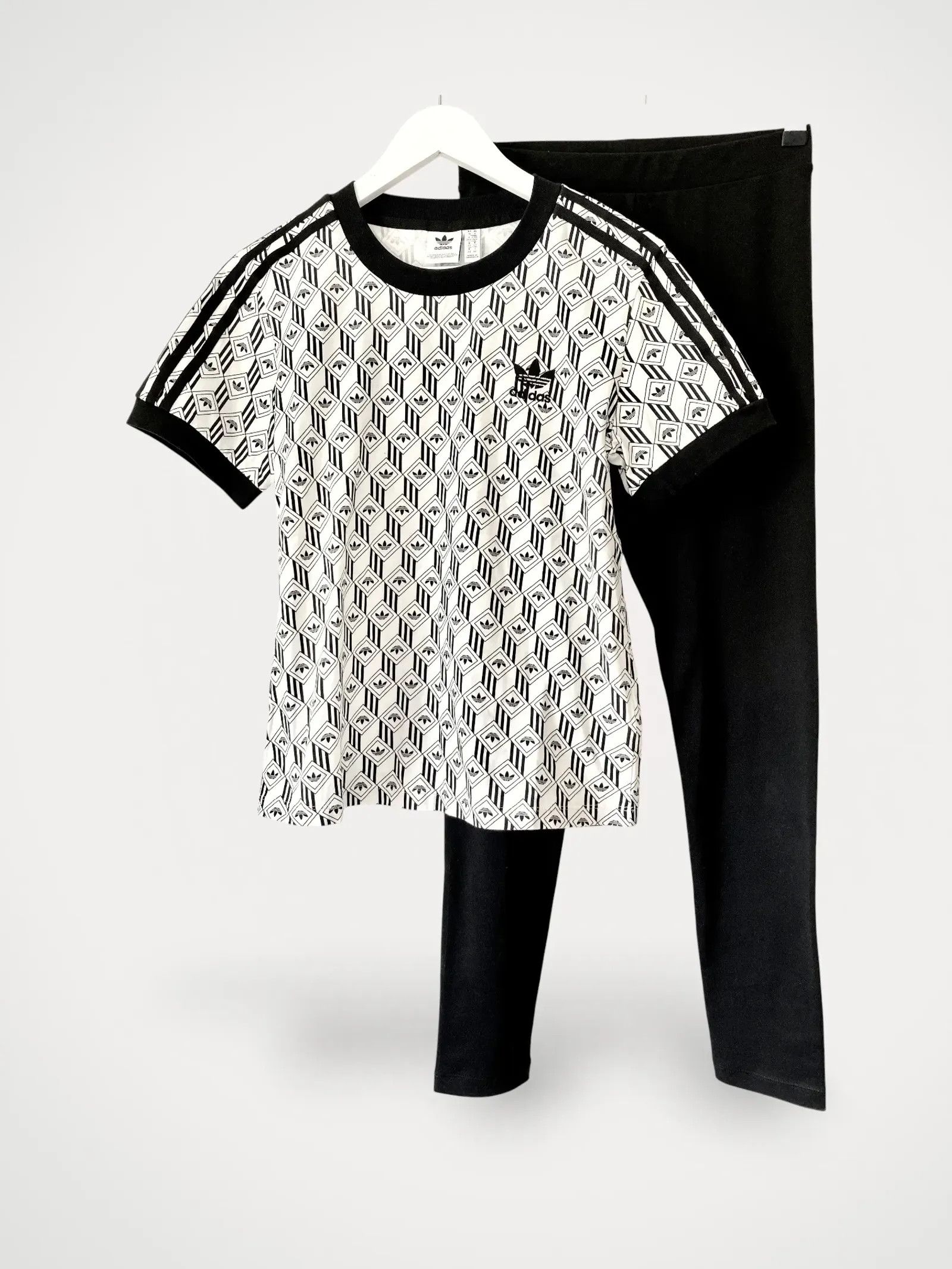 Adidas Adidas Monogram / Trefoil tränings set Dress Size M / US 6-8 / IT 42-44 - 1 Thumbnail