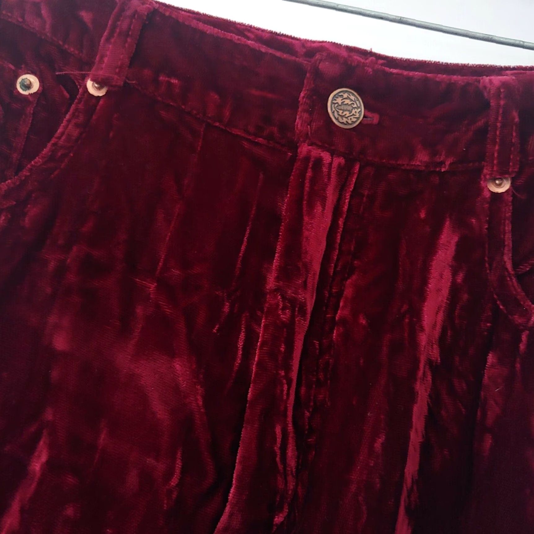 Vintage VINTAGE Moda International Women's Jeans 8 Red Crushed Velvet Straight Leg Pants Size 30" / US 8 / IT 44 - 2 Thumbnail