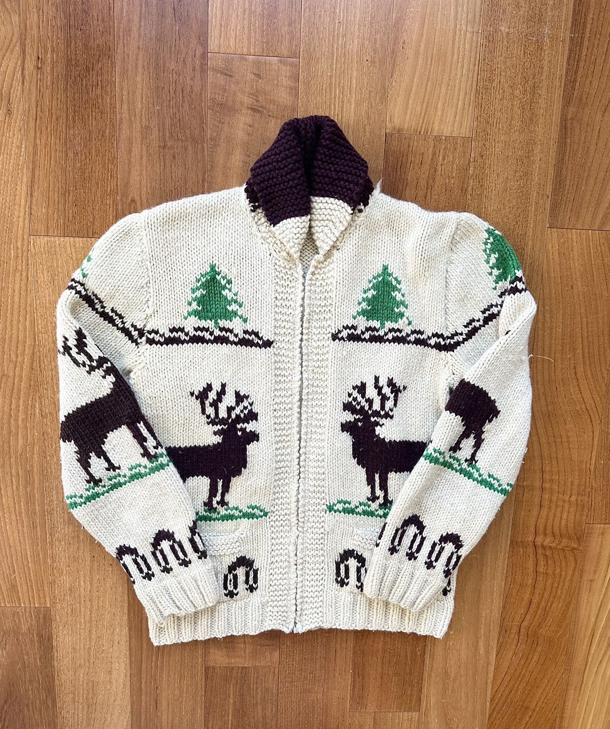 Vintage Vintage 70s Moose Print Cowichan Chunky Knit Sweater RARE Size M / US 6-8 / IT 42-44 - 1 Thumbnail