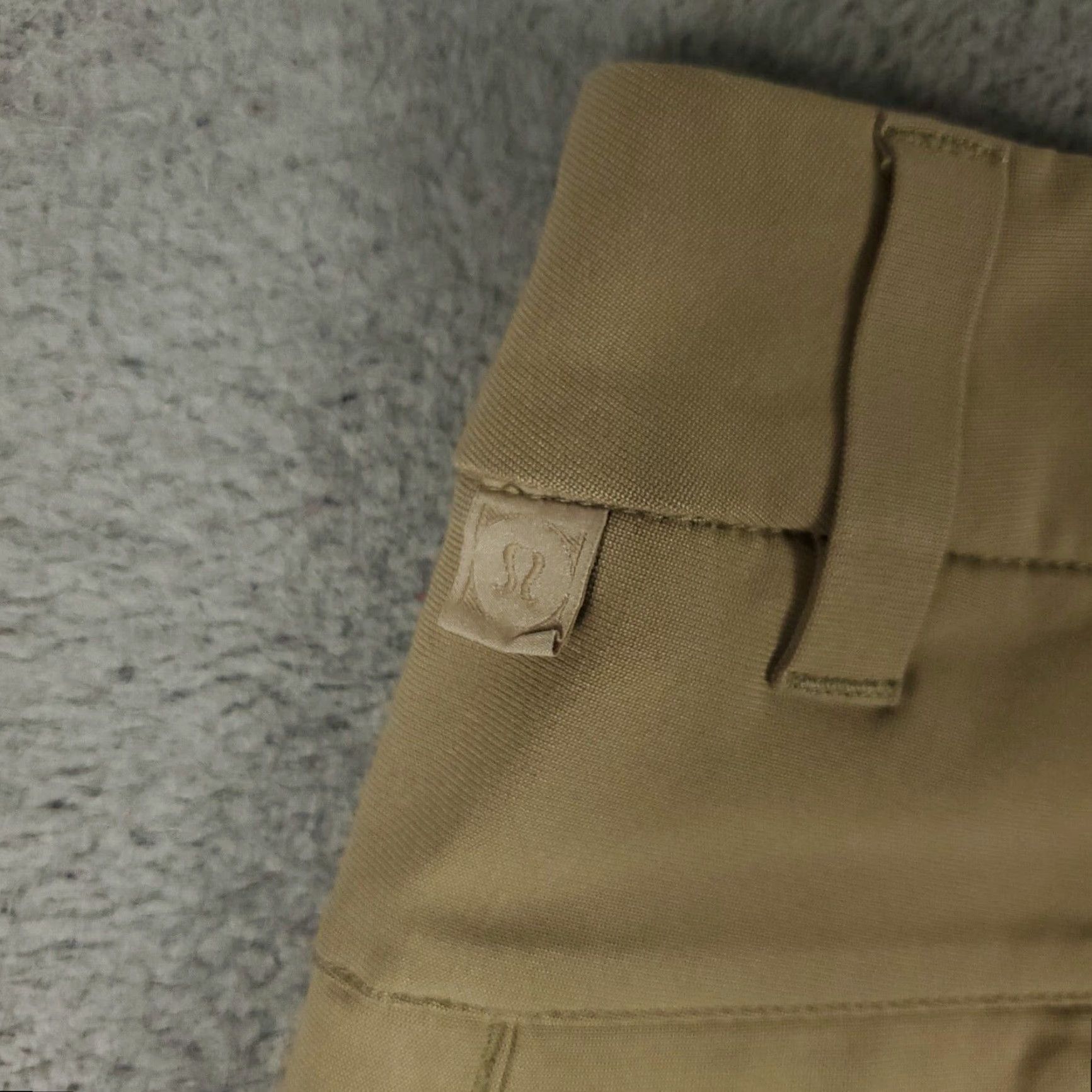Lululemon Lululemon Shorts Mens Size 30 Beige Tech Casual Flat Front Chino Regular Front Pockets Logo 30 Beige Men Size US 30 / EU 46 - 7 Thumbnail