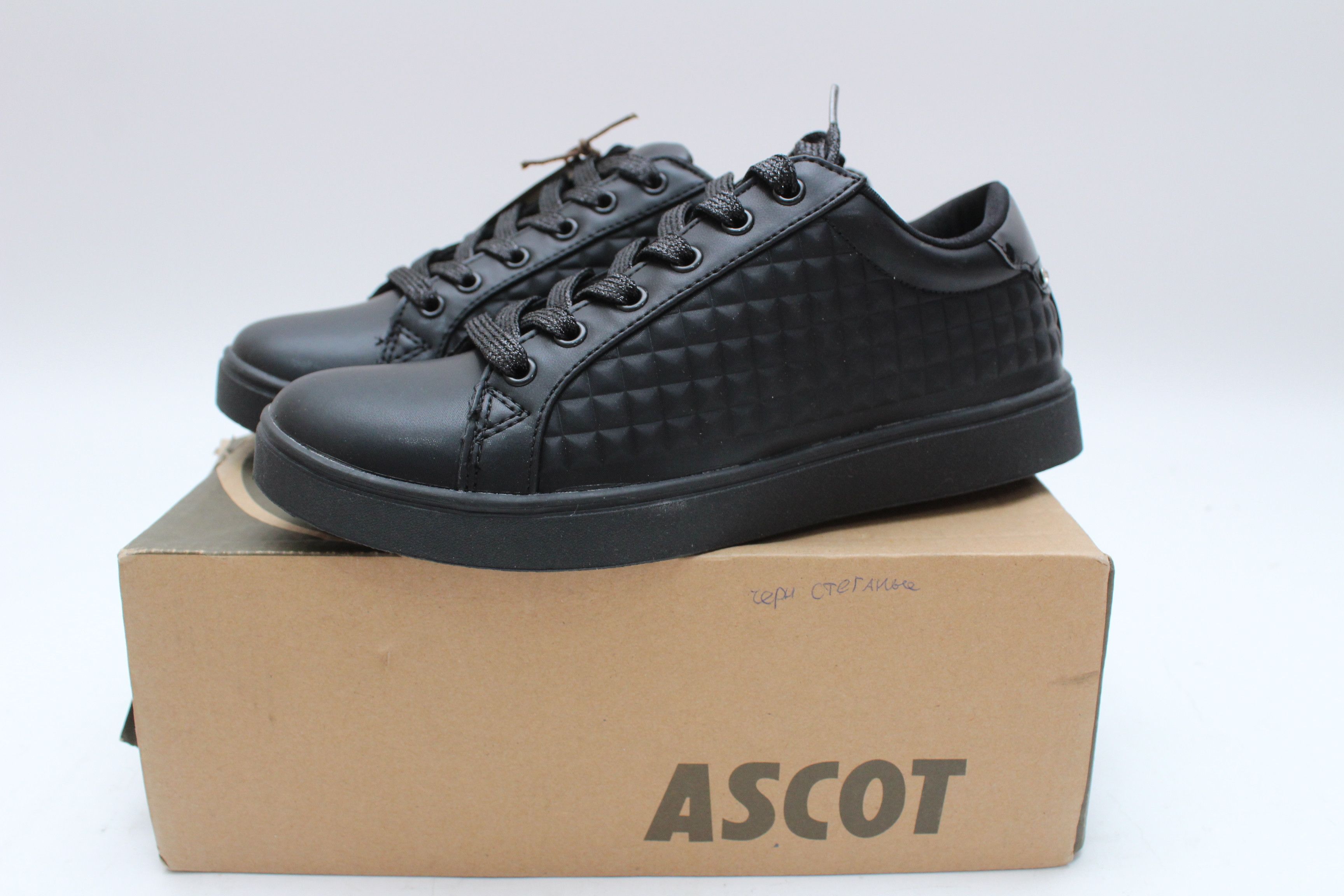 image of Ascot England Sneakers Womens Size 39 Vintage Hype in Black
