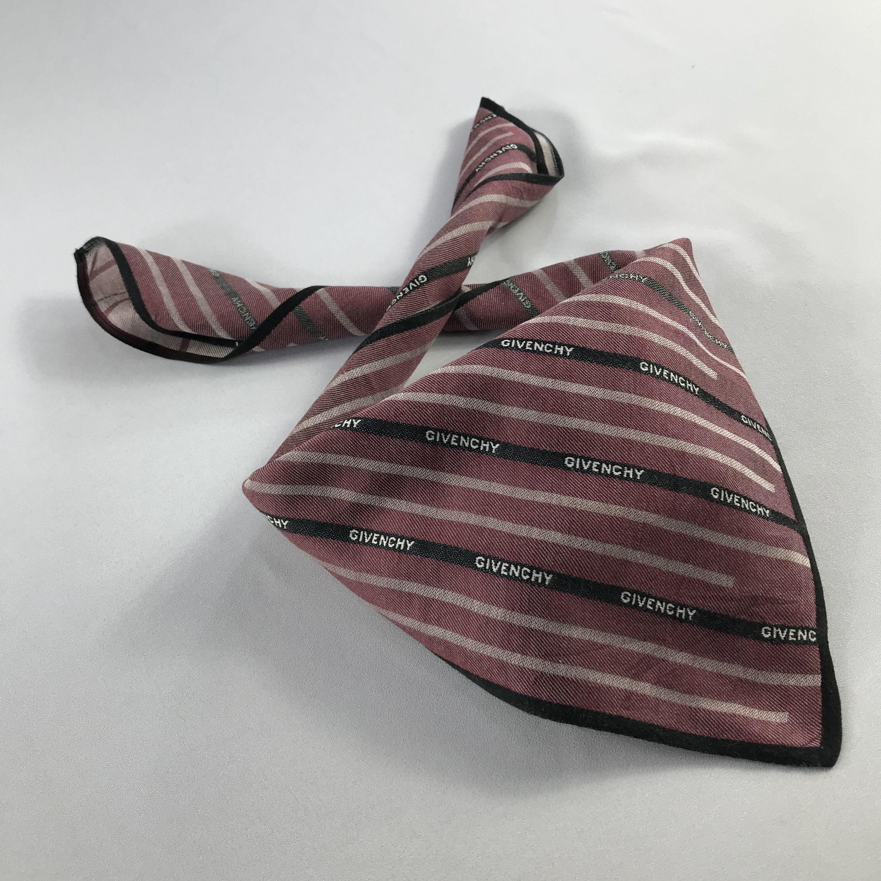 Givenchy GivenCHY Handkerchief / Bandana / Neckerchief C816 Size ONE SIZE - 2 Thumbnail