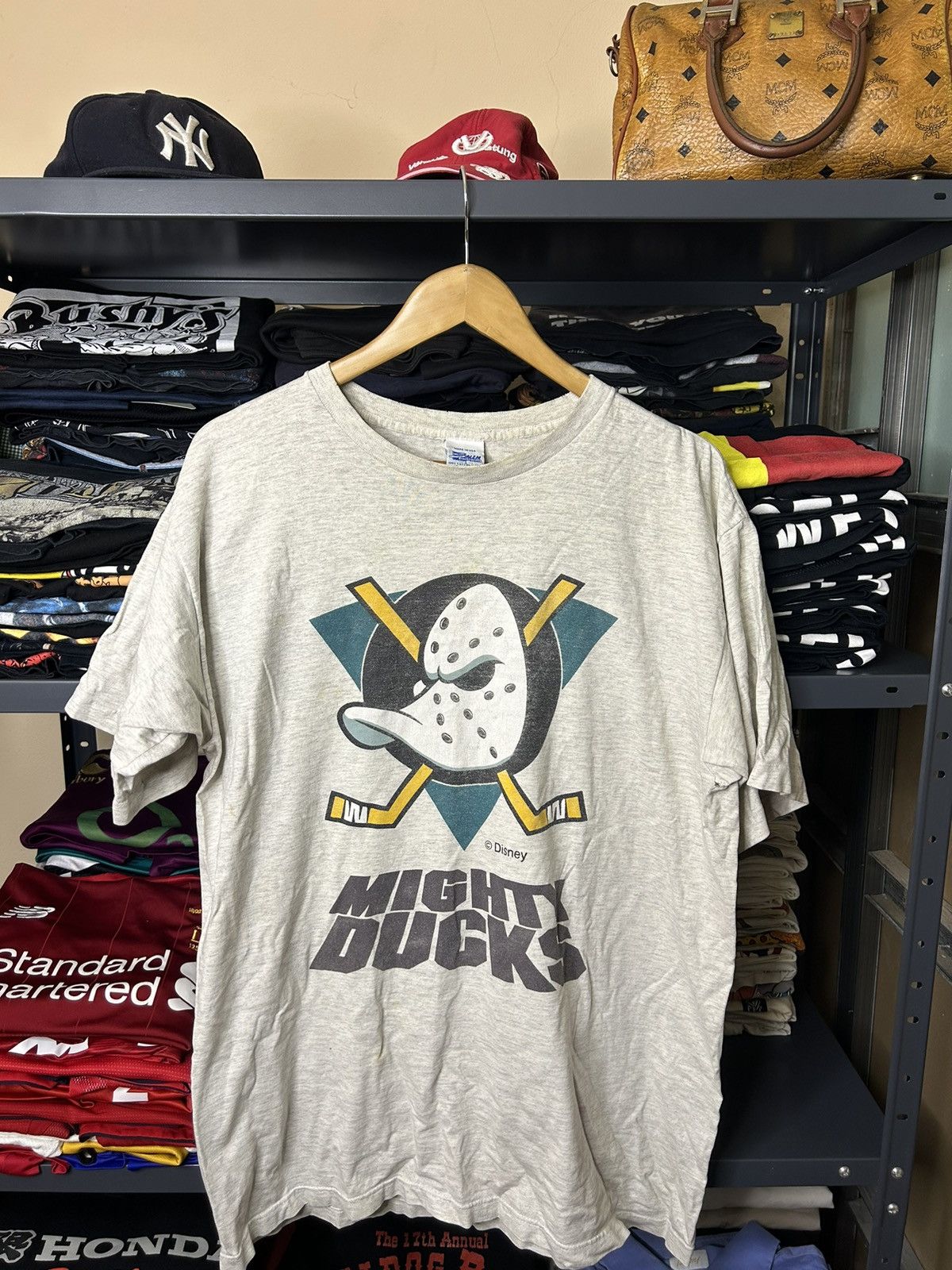 Disney × NHL × Vintage Vintage 90s Disney Mighty Ducks T-Shirt | Rare Graphic Tee Size US L / EU 52-54 / 3 - 1 Thumbnail