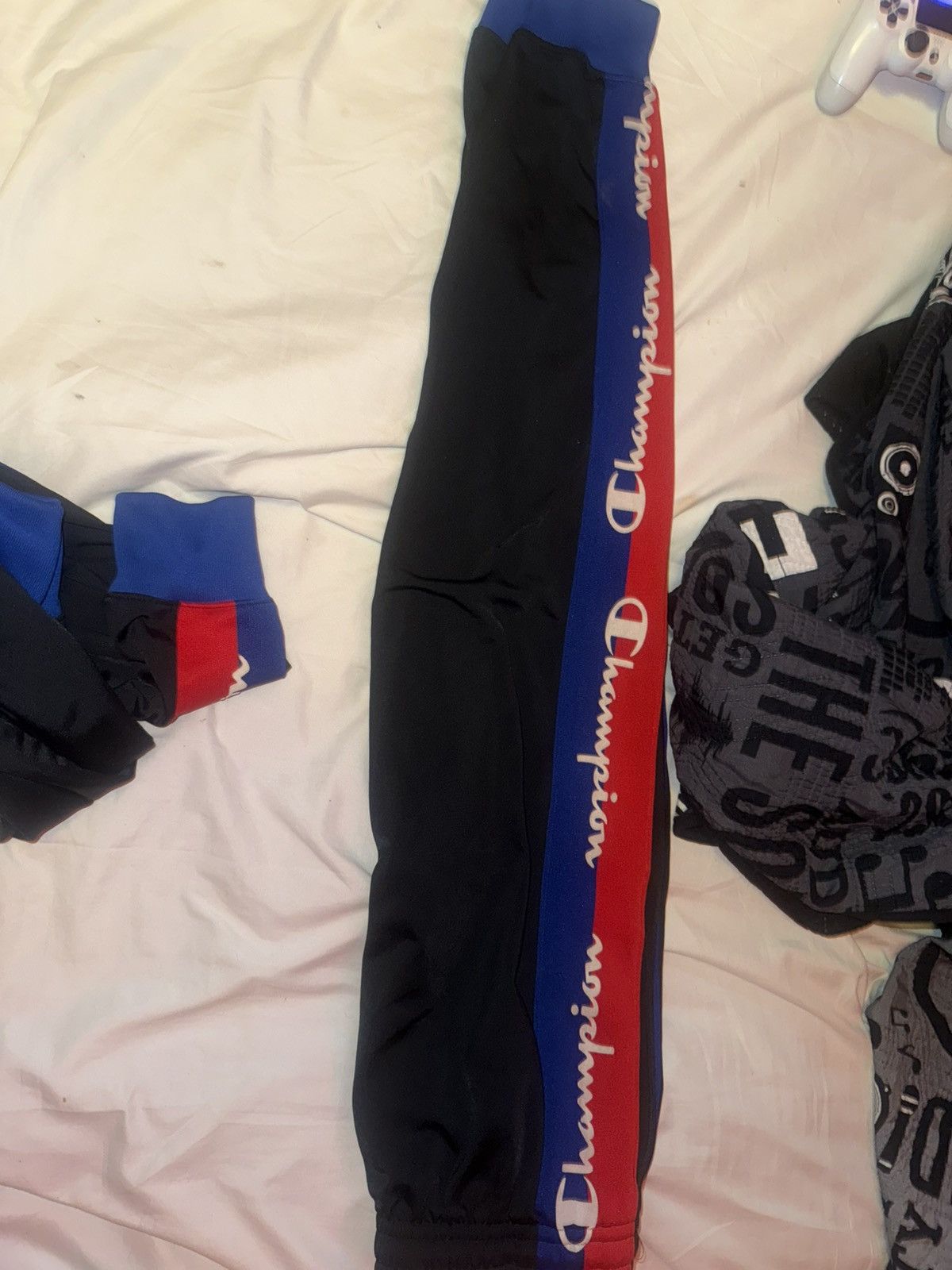 Champion Champion track suit- joggers and Hoodie are included✅ Size 38L - 5 Thumbnail