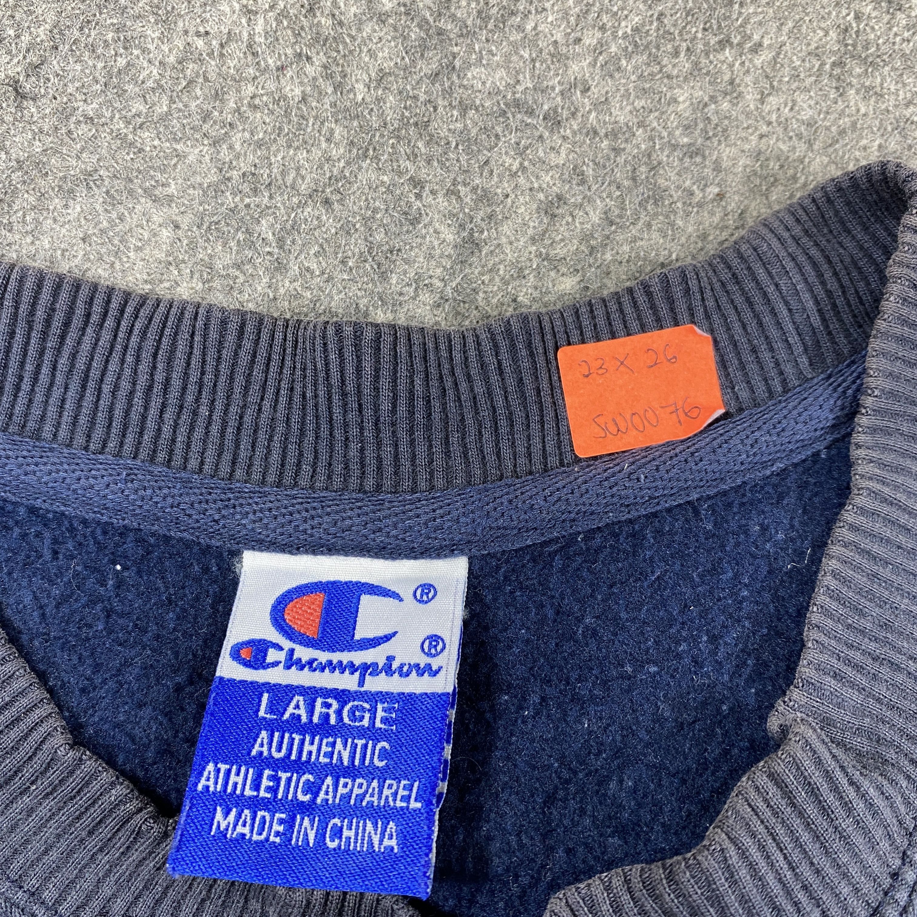 Champion Vintage Champion Small Logo Sweatshirt Faded -SW076 Size US L / EU 52-54 / 3 - 7 Thumbnail