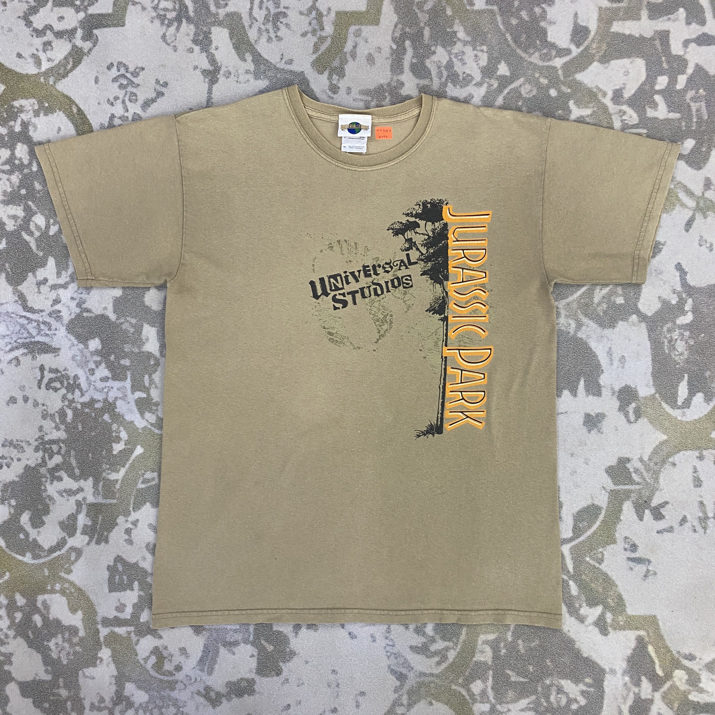 Universal Studios Vintage Universal Studios Jurassic Park Tshirt - K059 Size US M / EU 48-50 / 2 - 1 Thumbnail