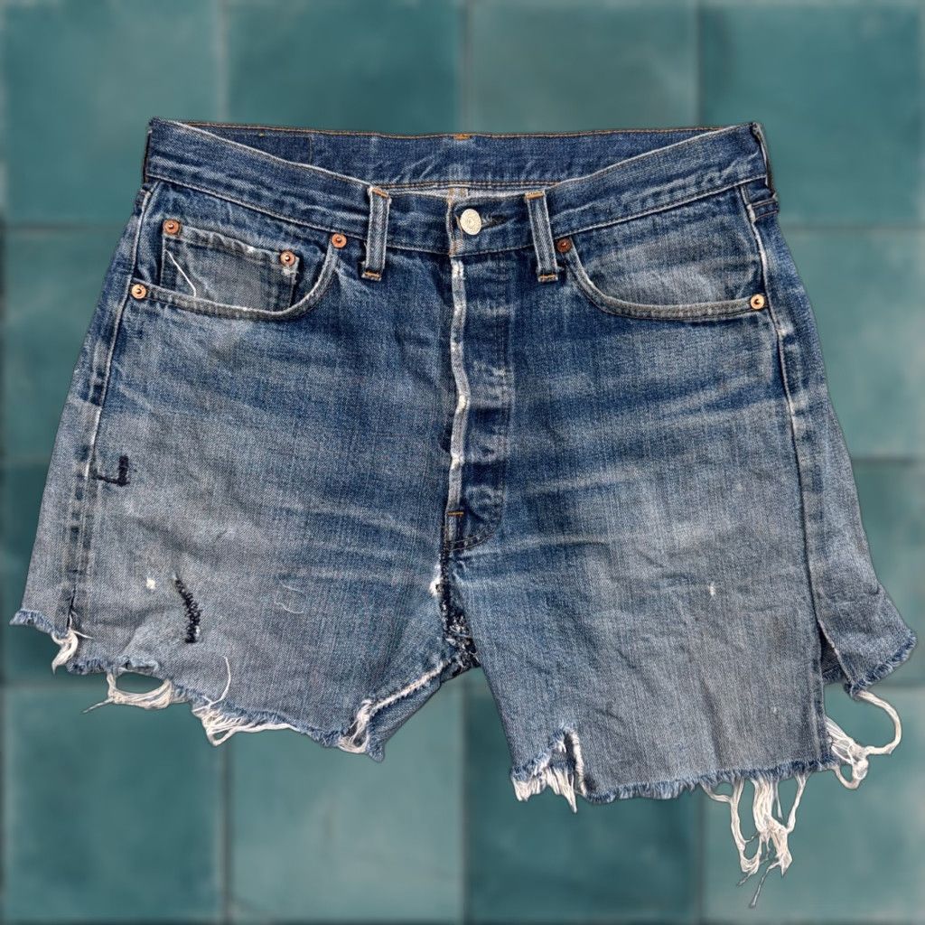 Levi's VINTAGE Levi's 501 Jeans 31x5 Light Wash Blue Denim Straight Classic USA 70s 80s Distressed Men Size US 31 - 1 Thumbnail