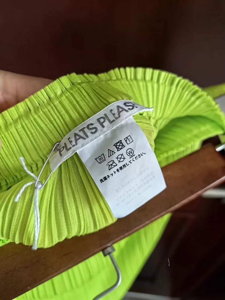 Issey Miyake Issey Miyake size:3 Light green pleated skirt Size 23" - 5 Thumbnail