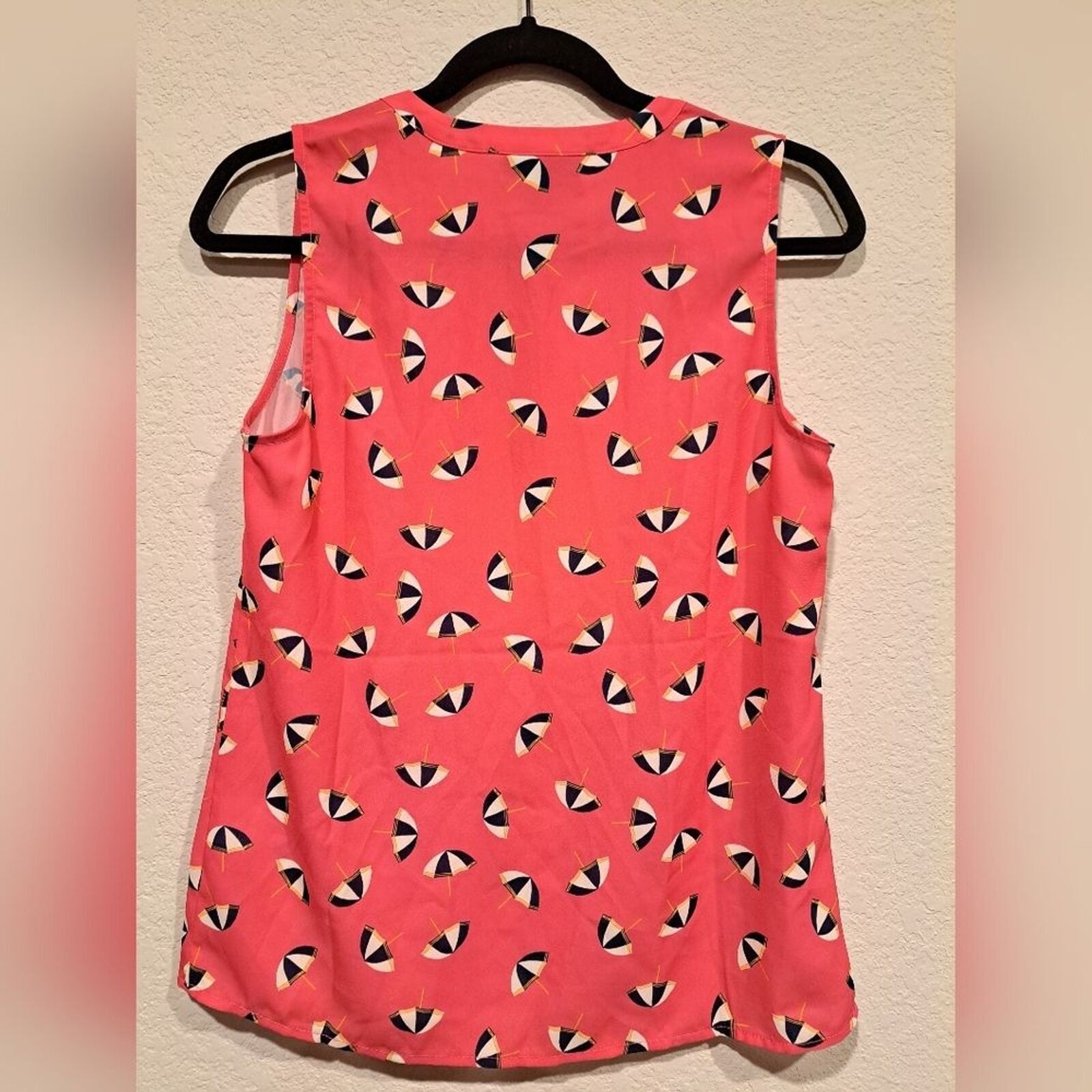 Other Modcloth sleeveless blouse top, pink with umbrellas, size xs Size XS / US 0-2 / IT 36-38 - 3 Thumbnail
