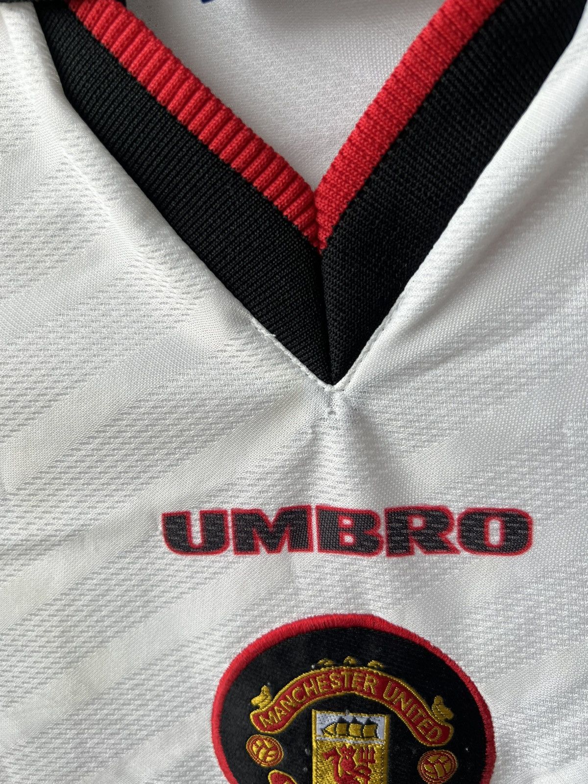 Umbro 1996/97 MANCHESTER UNITED AWAY SOCCER JERSEY SHIRT SIZE BOYS Size US XXS / EU 40 - 13 Thumbnail