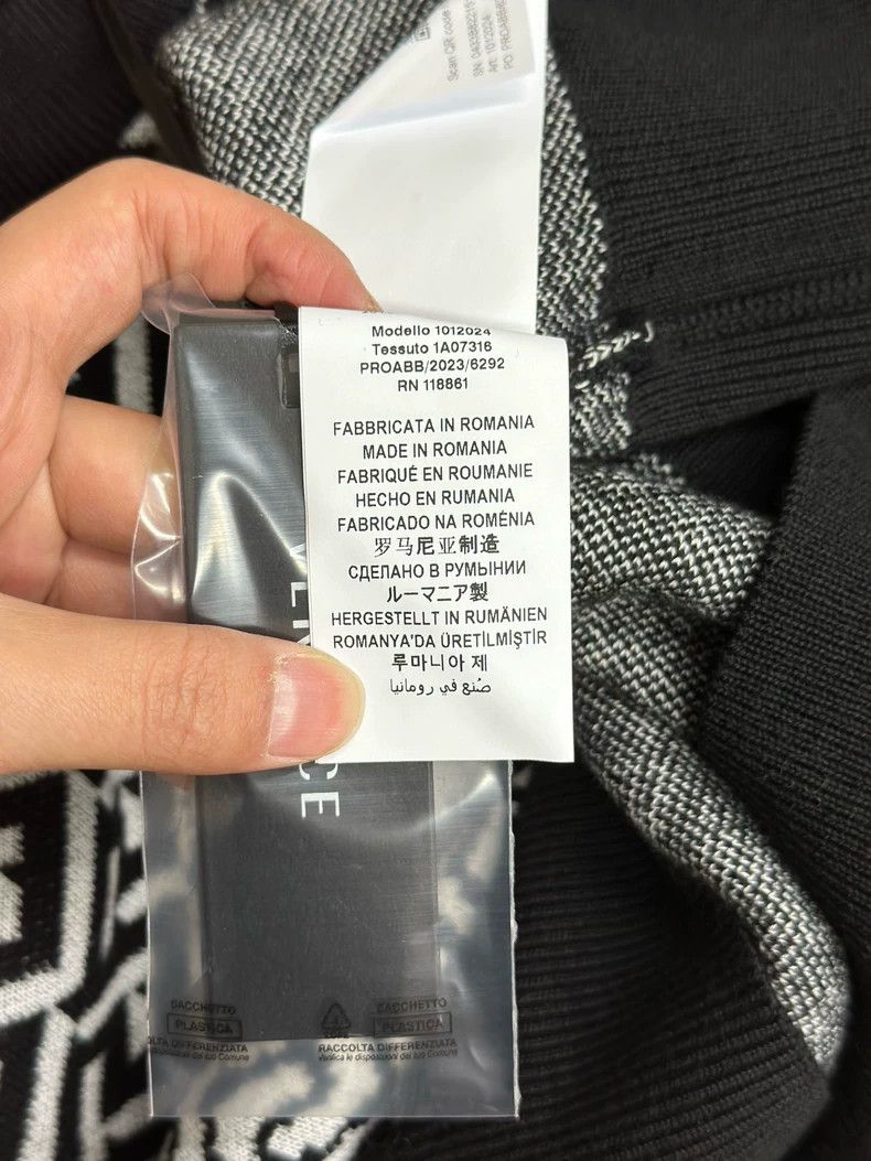 Versace Versace Black and white color-blocked Medusa crewneck card Size US L / EU 52-54 / 3 - 6 Thumbnail