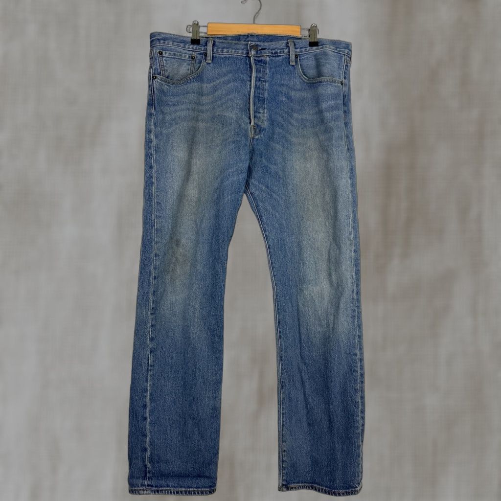 Levi's Levi’s 501 Jeans Mens 38x32 Medium Wash Blue Button Fly Belt Loops Straight Regular Belted Size US 38 / EU 54 - 1 Thumbnail