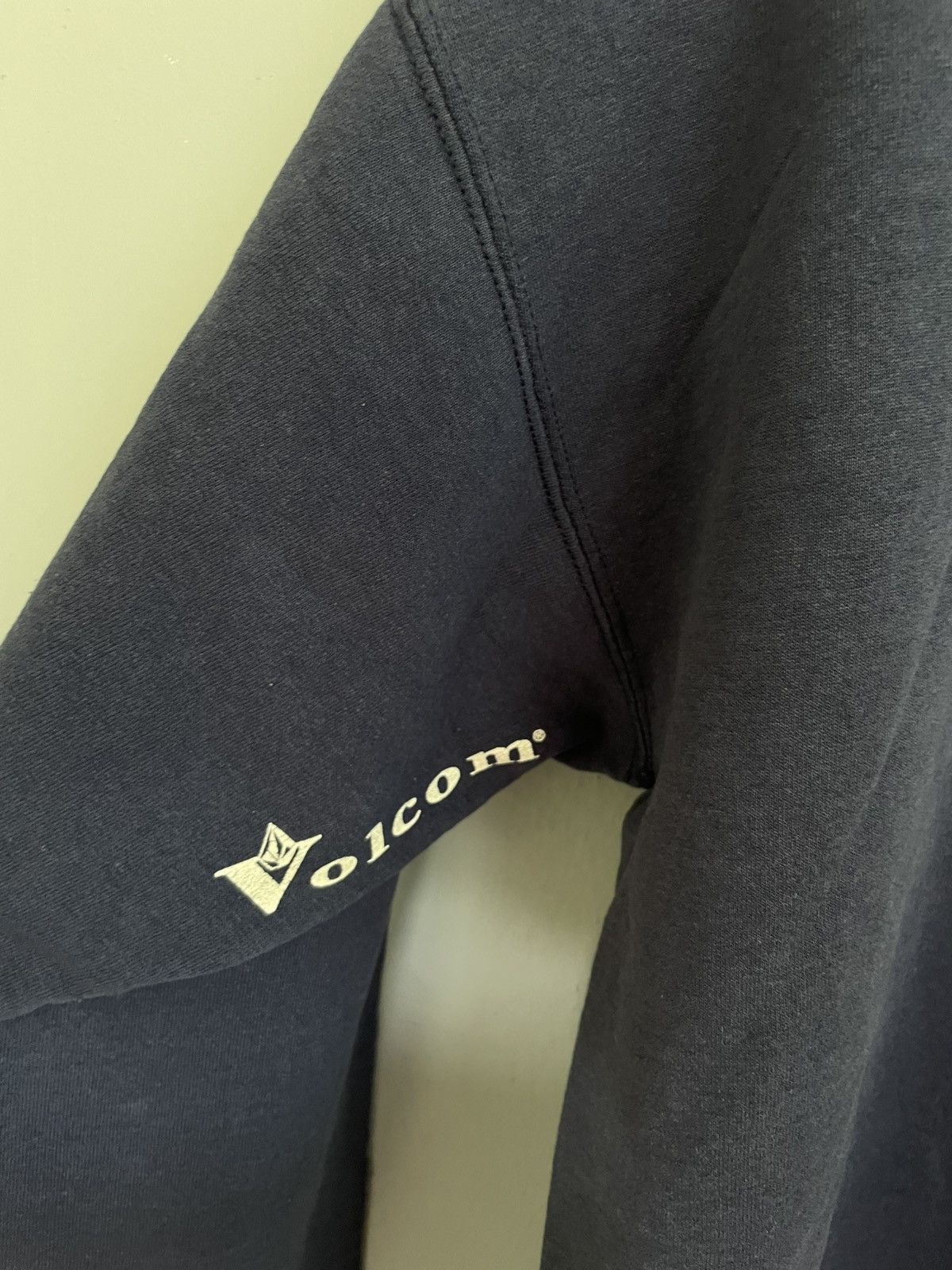 Vintage Vintage 90s Volcom sweatshirt Size US L / EU 52-54 / 3 - 6 Thumbnail