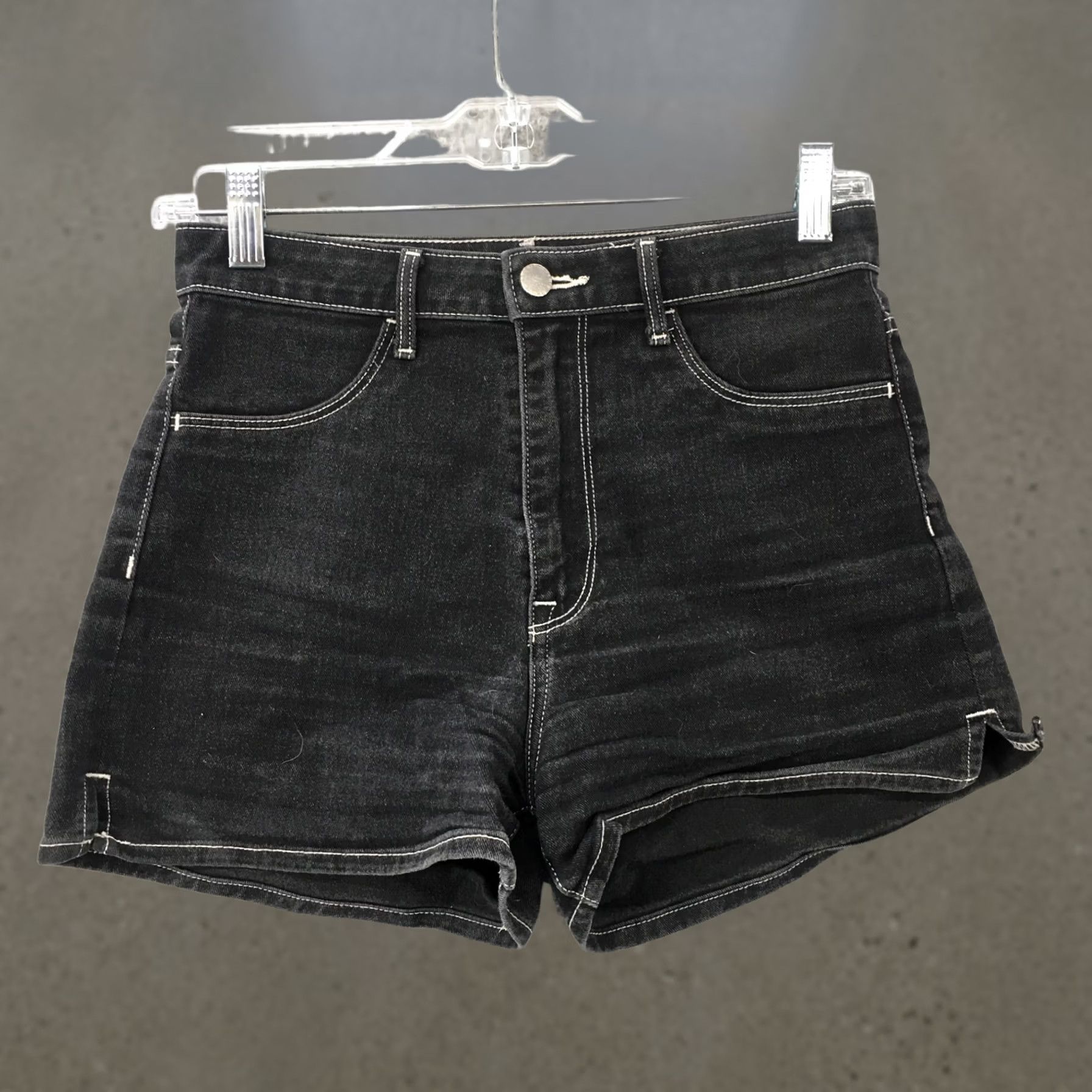 H&M H&M High Waist Mom Shorts Womens 4 Black Hi-Rise Zip Fly Button Casual Denim 27x2.5 Adult Womens Baggy? (No) Size 27" / US 4 / IT 40 - 1 Thumbnail