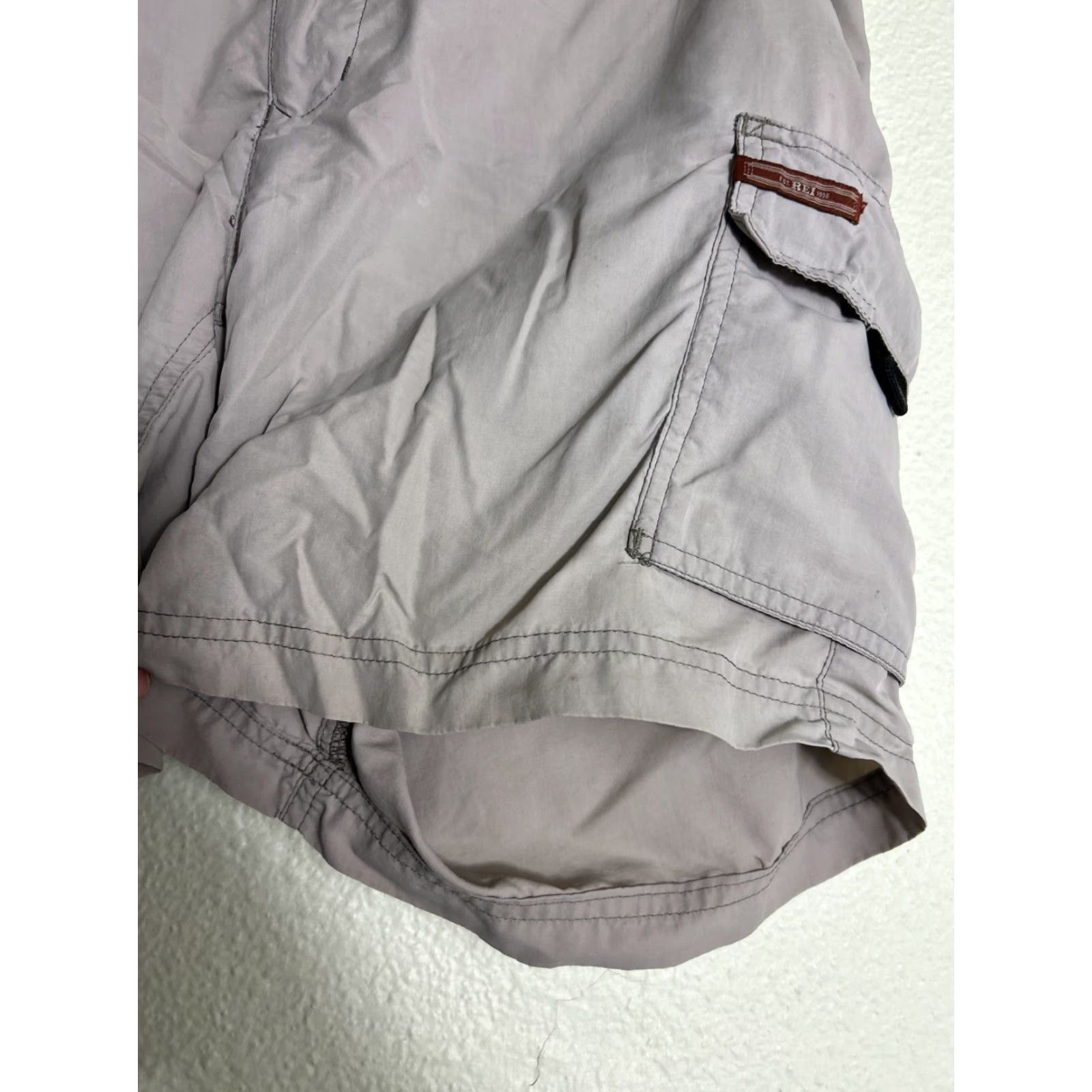 Vintage REI Womens Cargo Shorts Upf 50+ Beige Nylon 38x7 Size 16 Regular Size 38" / US 16 / IT 52 - 5 Thumbnail