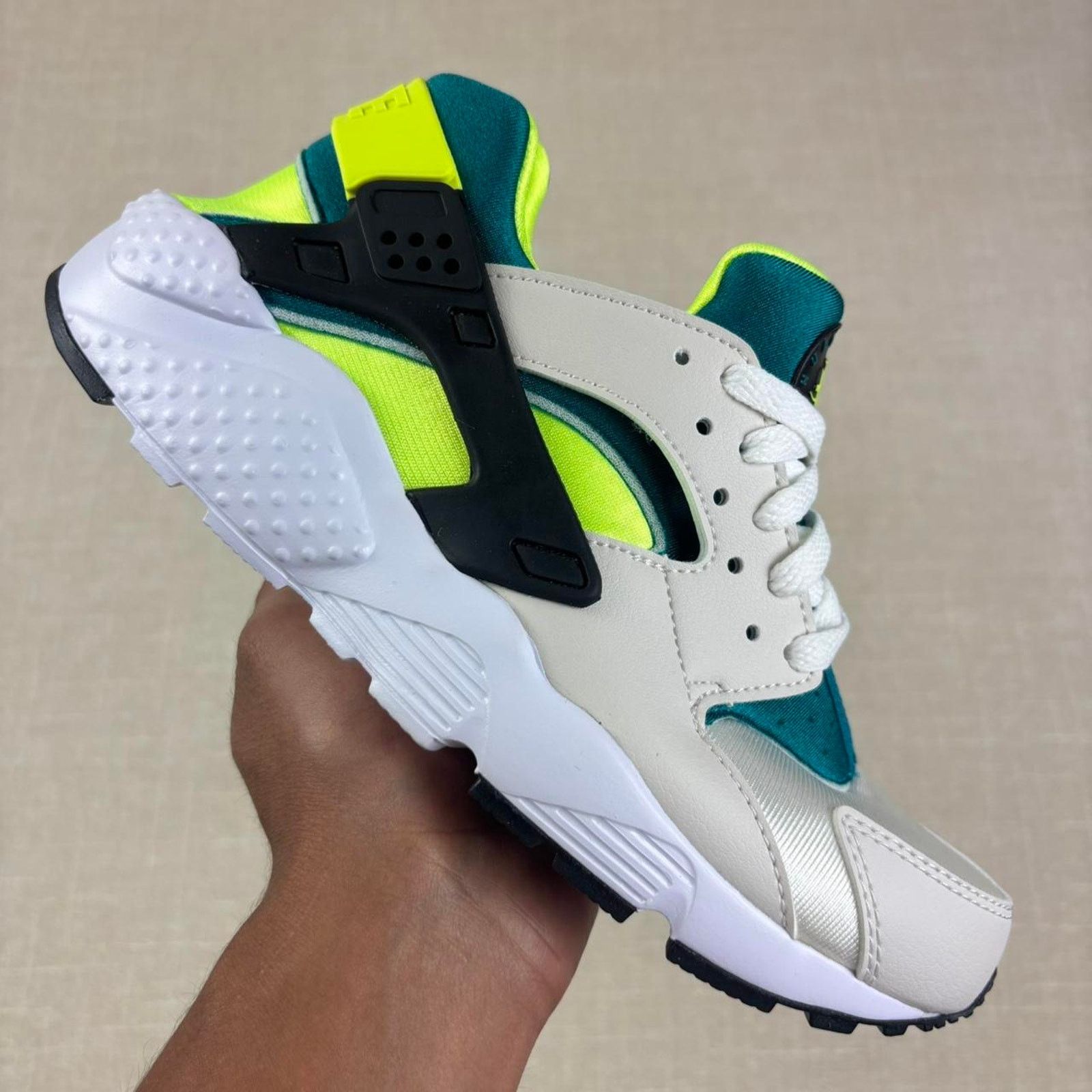 Nike 2022 Nike Air Huarache Run “White Volt Bright Spruce” 7.5W Size US 7.5 / IT 37.5 - 1 Thumbnail
