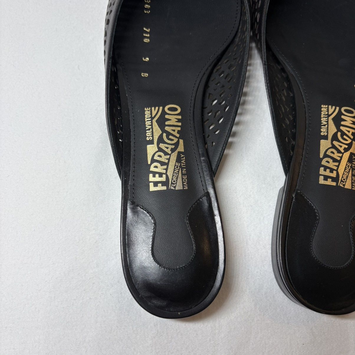 Salvatore Ferragamo AUTHENTIC Salvatore Ferragamo Black Flats Size US 9 / IT 39 - 5 Thumbnail