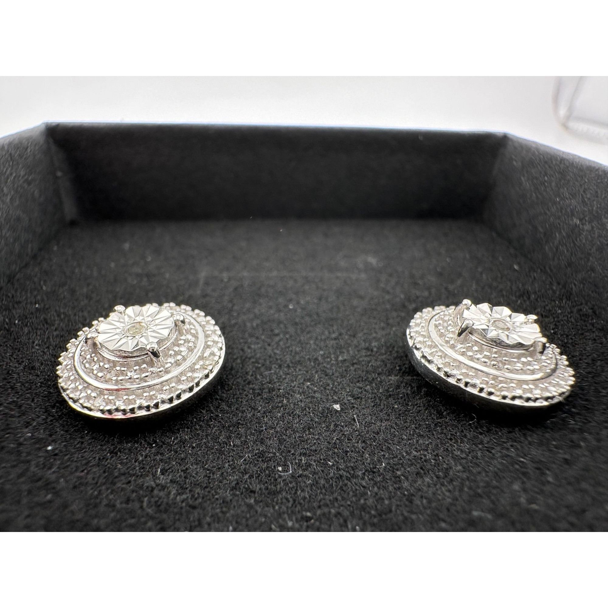 Other Round Illusion Diamond Stud Earrings Size ONE SIZE - 11 Thumbnail