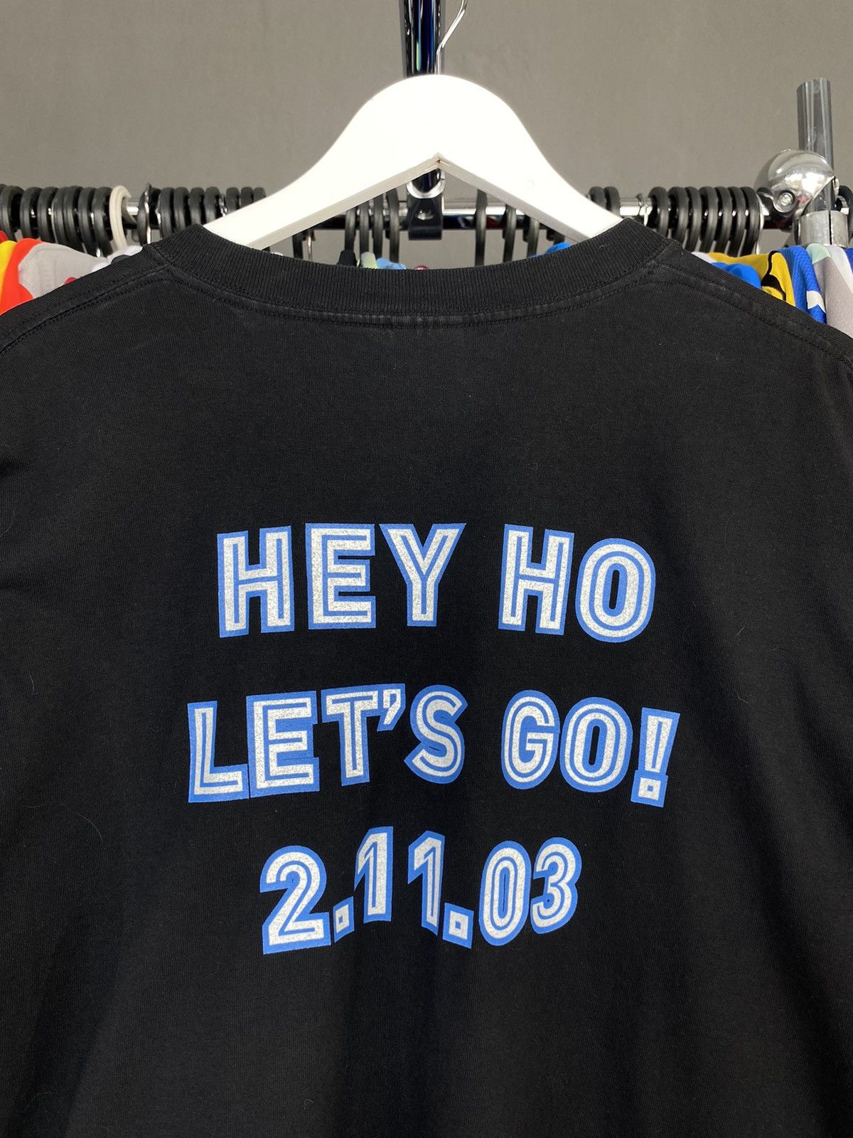 Gildan Vintage Ramones “We’re a Happy Family” Tribute Tee 2003 Size US XL / EU 56 / 4 - 6 Thumbnail