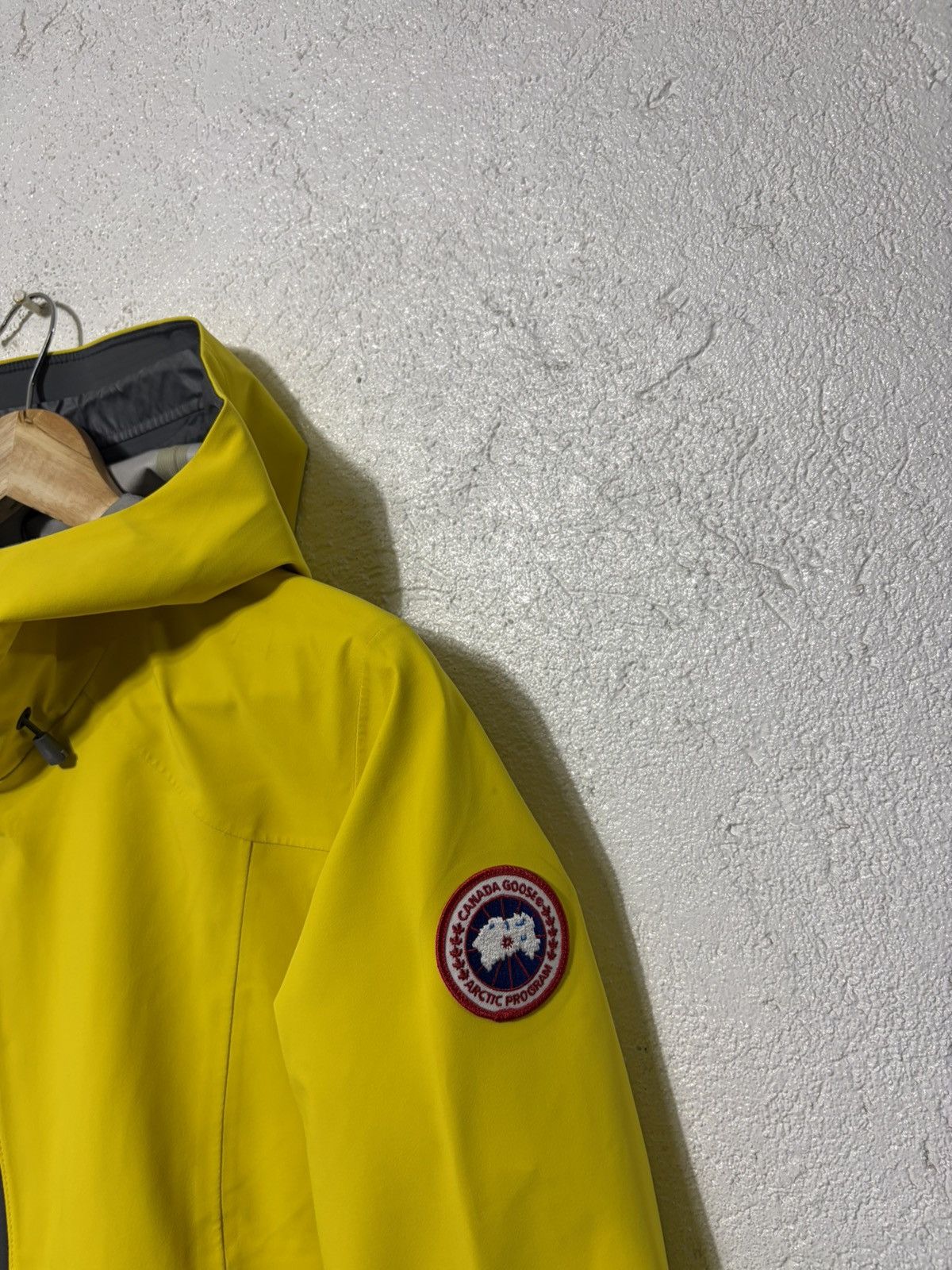 Canada Goose CANADA GOOSE CANYON SHELL RAIN JACKET for FEMME Size S / US 4 / IT 40 - 2 Thumbnail