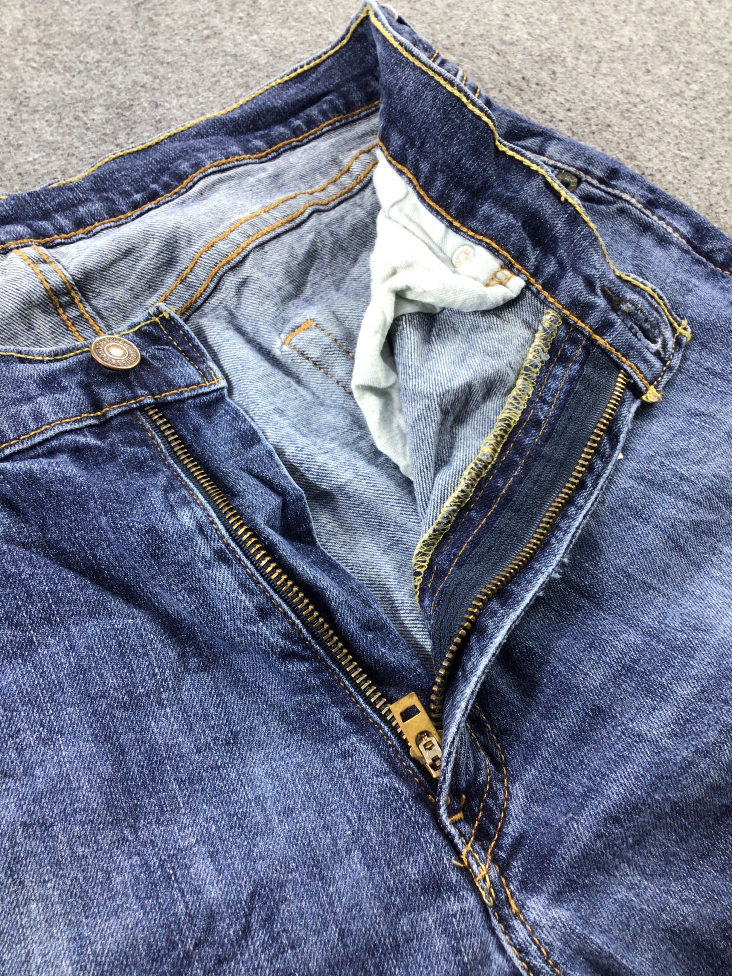 Levi's Vintage Levis 505 Jeans Blue Wash Denim KJ198 Size US 34 / EU 50 - 7 Thumbnail