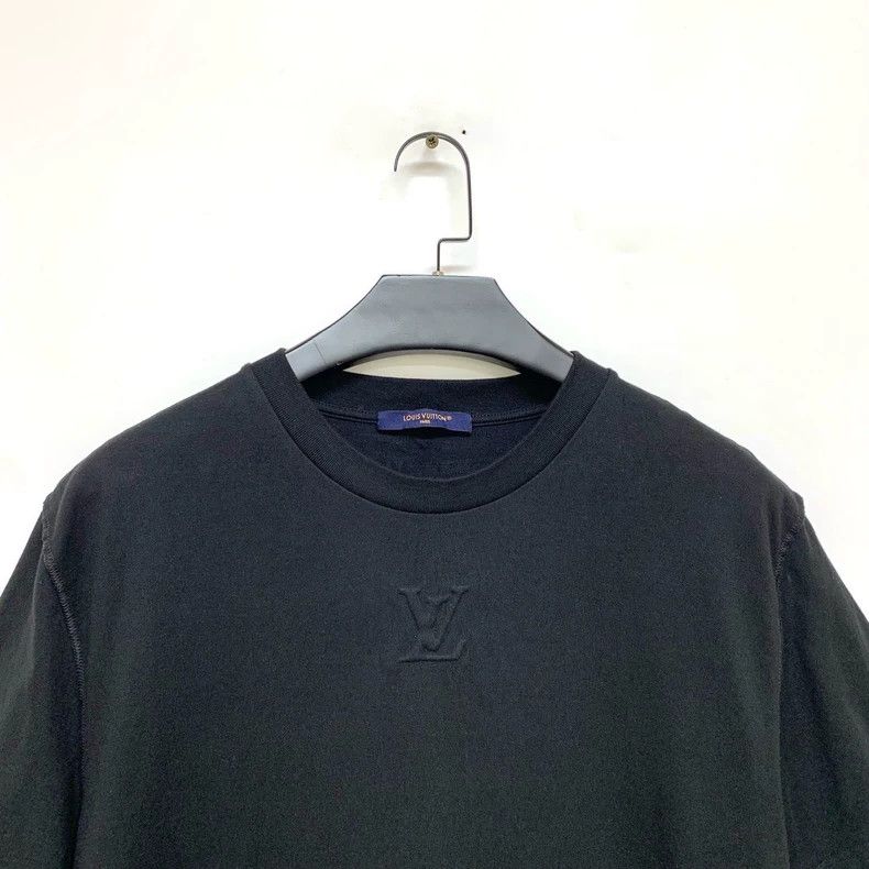 Louis Vuitton Louis Vuitton Black embossed logo short sleeve Size US L / EU 52-54 / 3 - 3 Thumbnail