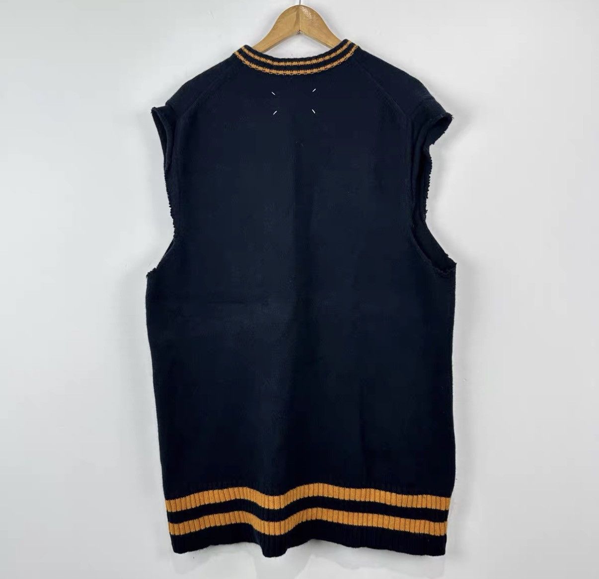 Maison Margiela Maison Margiela V-neck Wool Vest J42 Size US M / EU 48-50 / 2 - 2 Thumbnail
