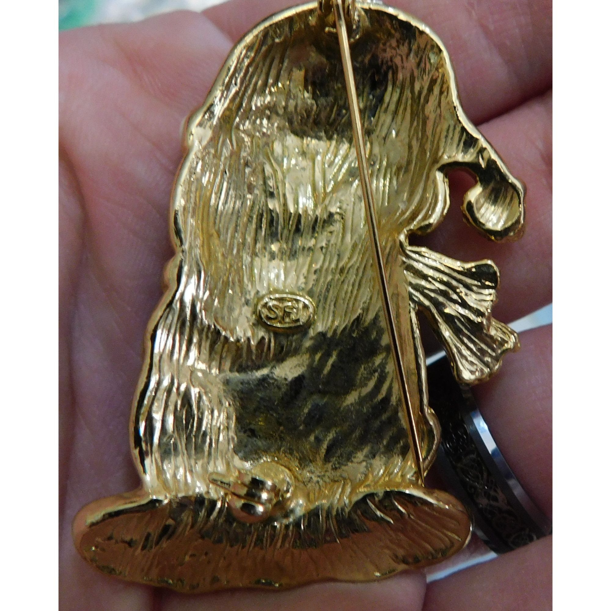 Other Vintage SFJ Christmas Penguin Holding Gift Brooch Size ONE SIZE - 2 Thumbnail