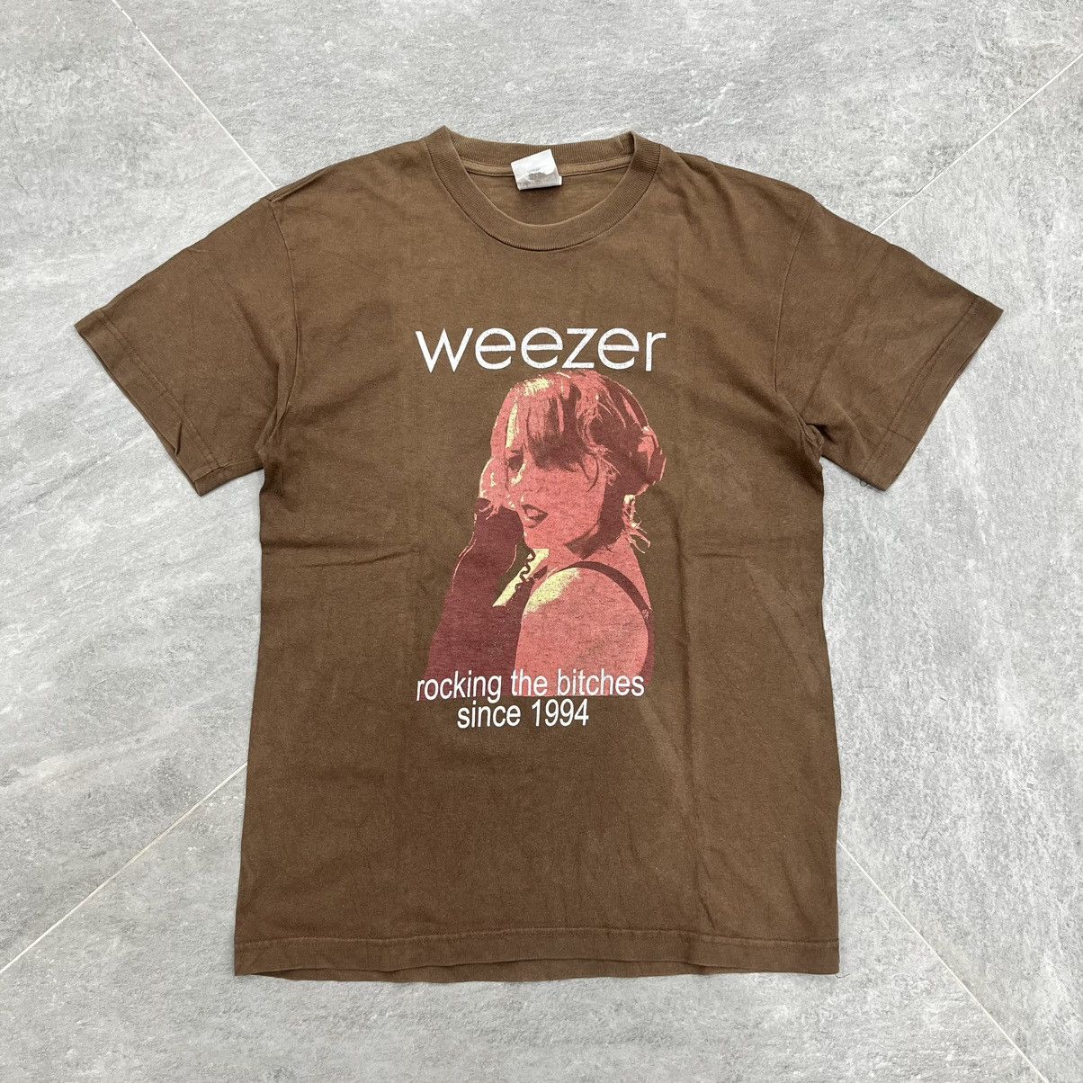 Band Tees × Vintage Vintage Weezer Rocking The Bitches Tshirt Size US S / EU 44-46 / 1 - 1 Thumbnail