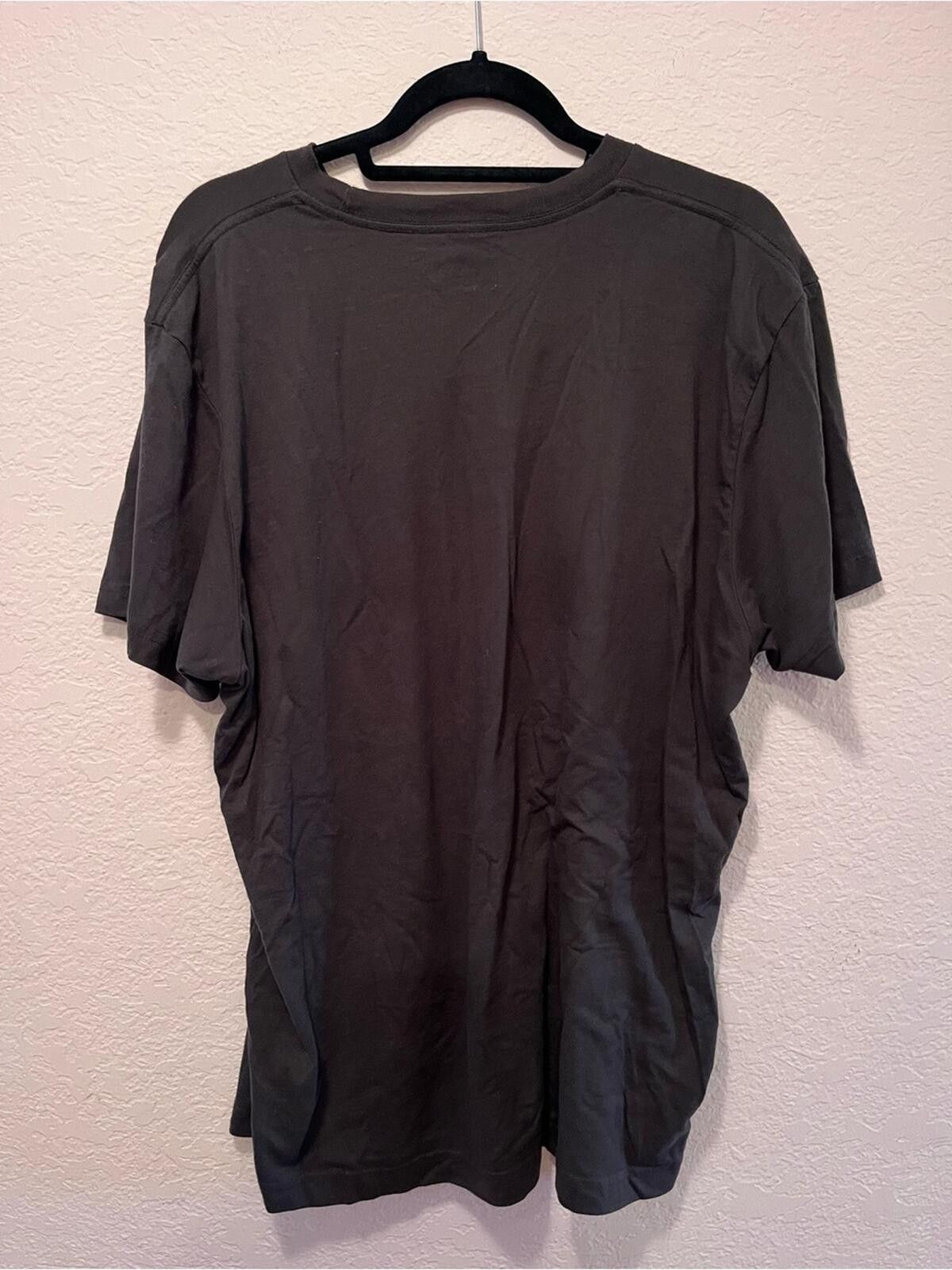 Old Navy Old Navy Black AC/DC 'Back In Black' Graphic Tee Size US XL / EU 56 / 4 - 3 Thumbnail