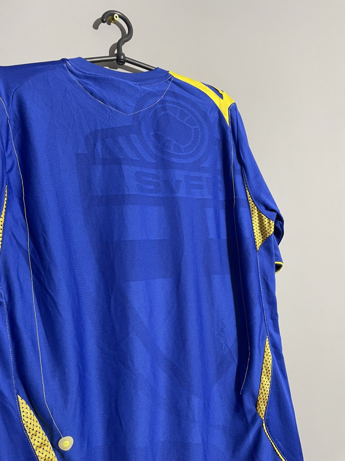 Umbro × Vintage Vintage Umbro Sweden 2006 Away Soccer jersey size M Size US M / EU 48-50 / 2 - 11 Thumbnail