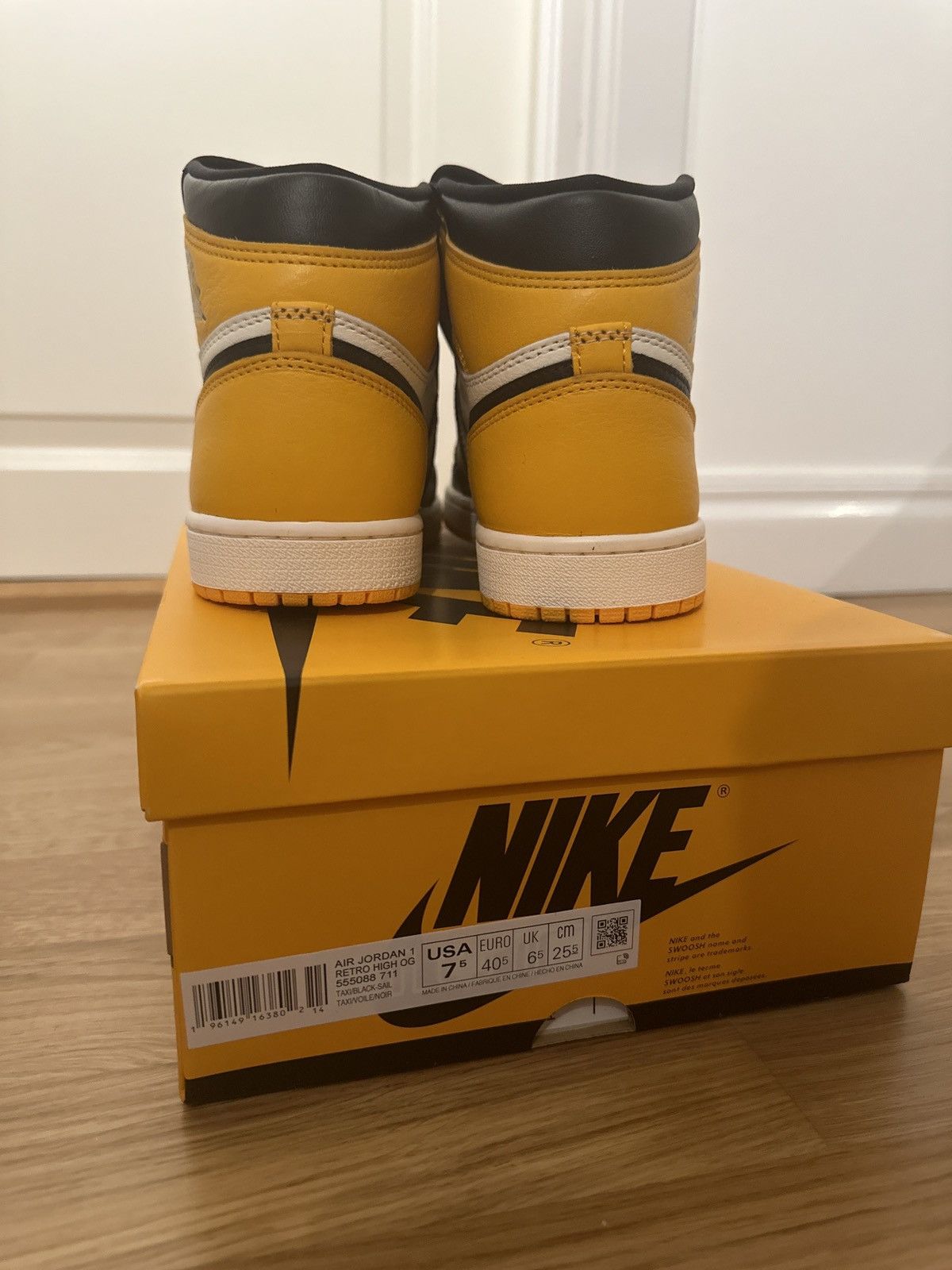 Jordan Brand × Nike Jordan 1 Taxi Size US 7.5 / EU 40-41 - 6 Thumbnail