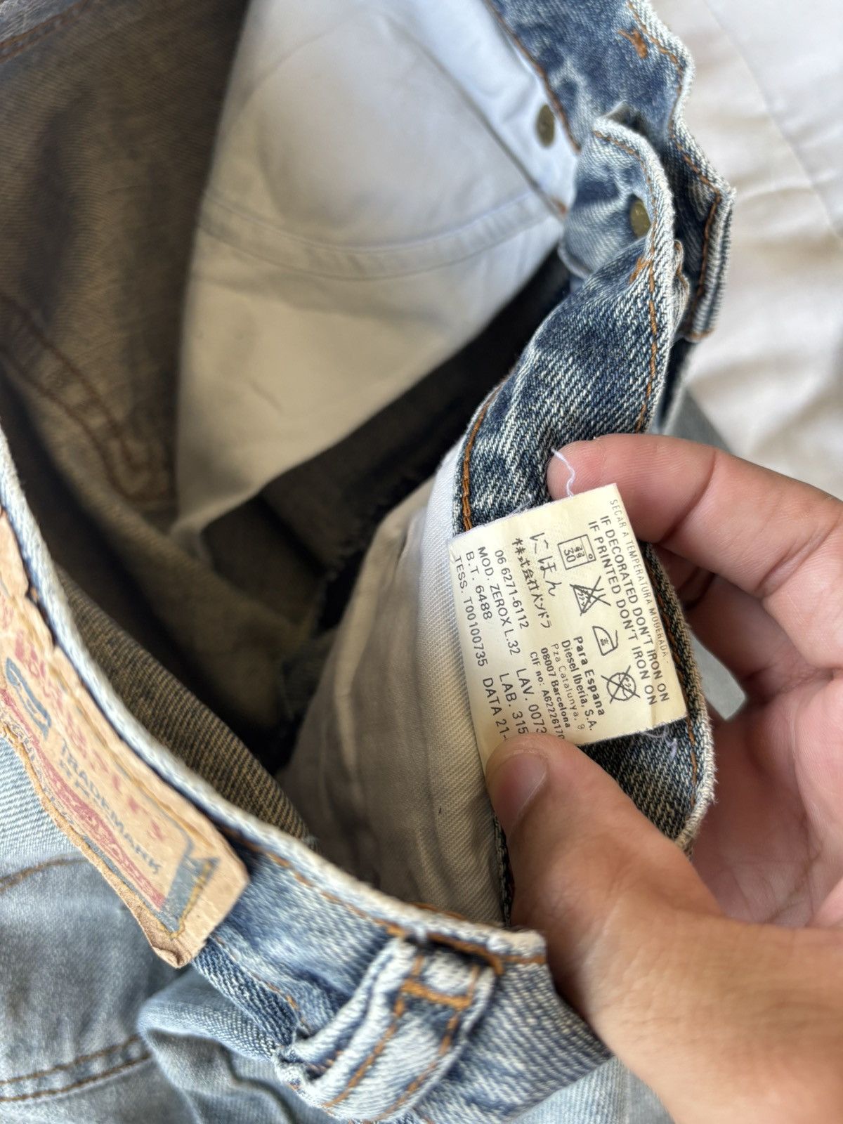 Diesel DIESEL INDUSTRY VINTAGE WASH REGULAR STRAIGHT JEANS Size 28" / US 6 / IT 42 - 13 Thumbnail