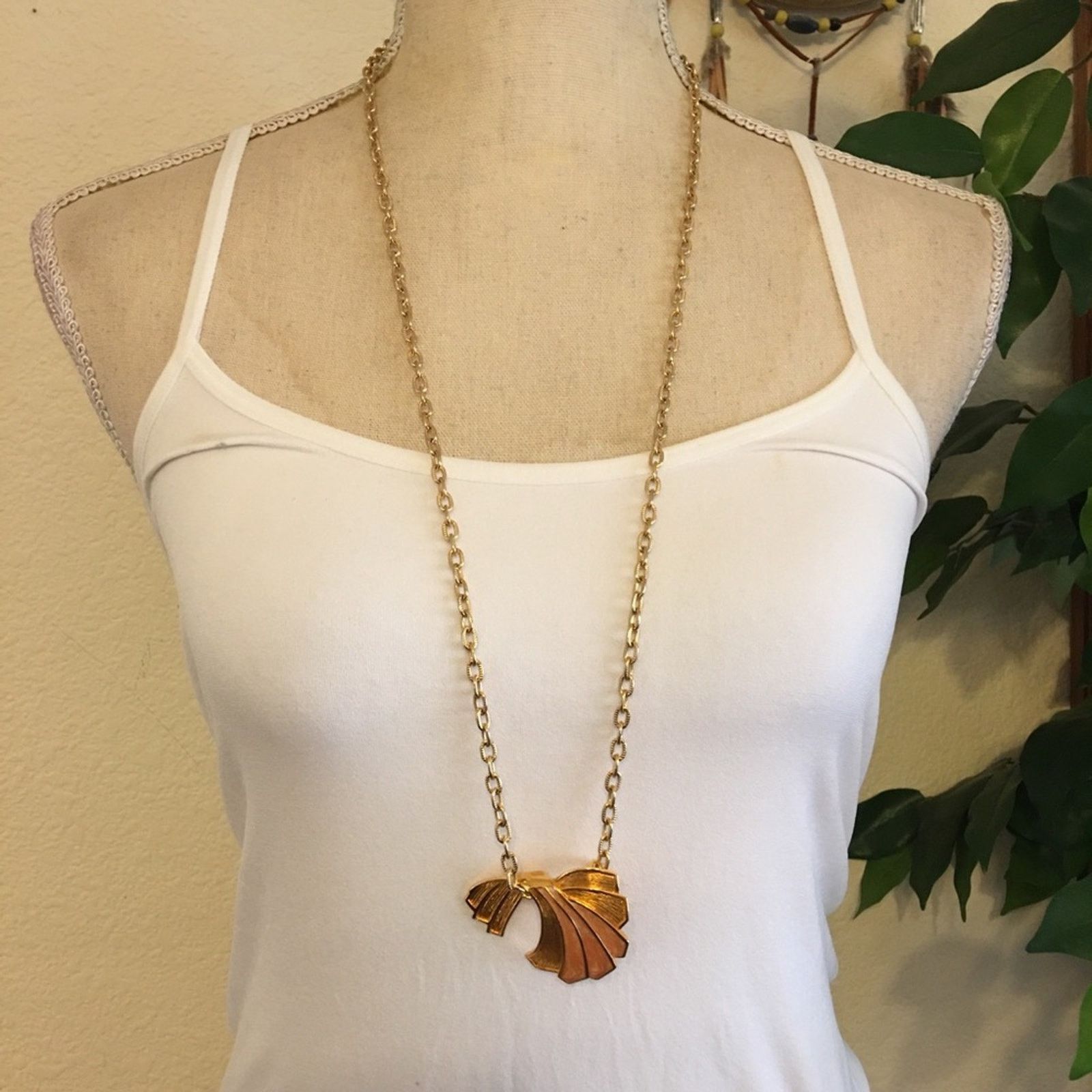 Vintage Vintage Avon enamel fan pendant gold link chain Size ONE SIZE - 3 Thumbnail