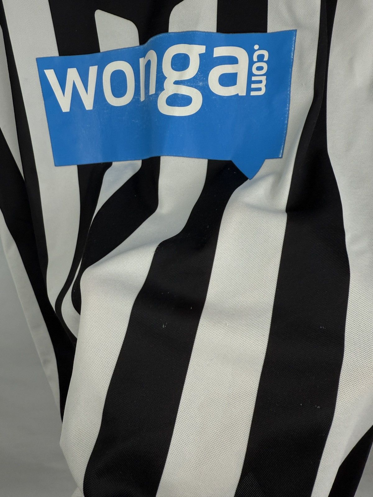 Puma 🏴󠁧󠁢󠁥󠁮󠁧󠁿 Y2K Newcastle United Puma Soccer Jersey Rare Retro Hype Size US L / EU 52-54 / 3 - 12 Thumbnail