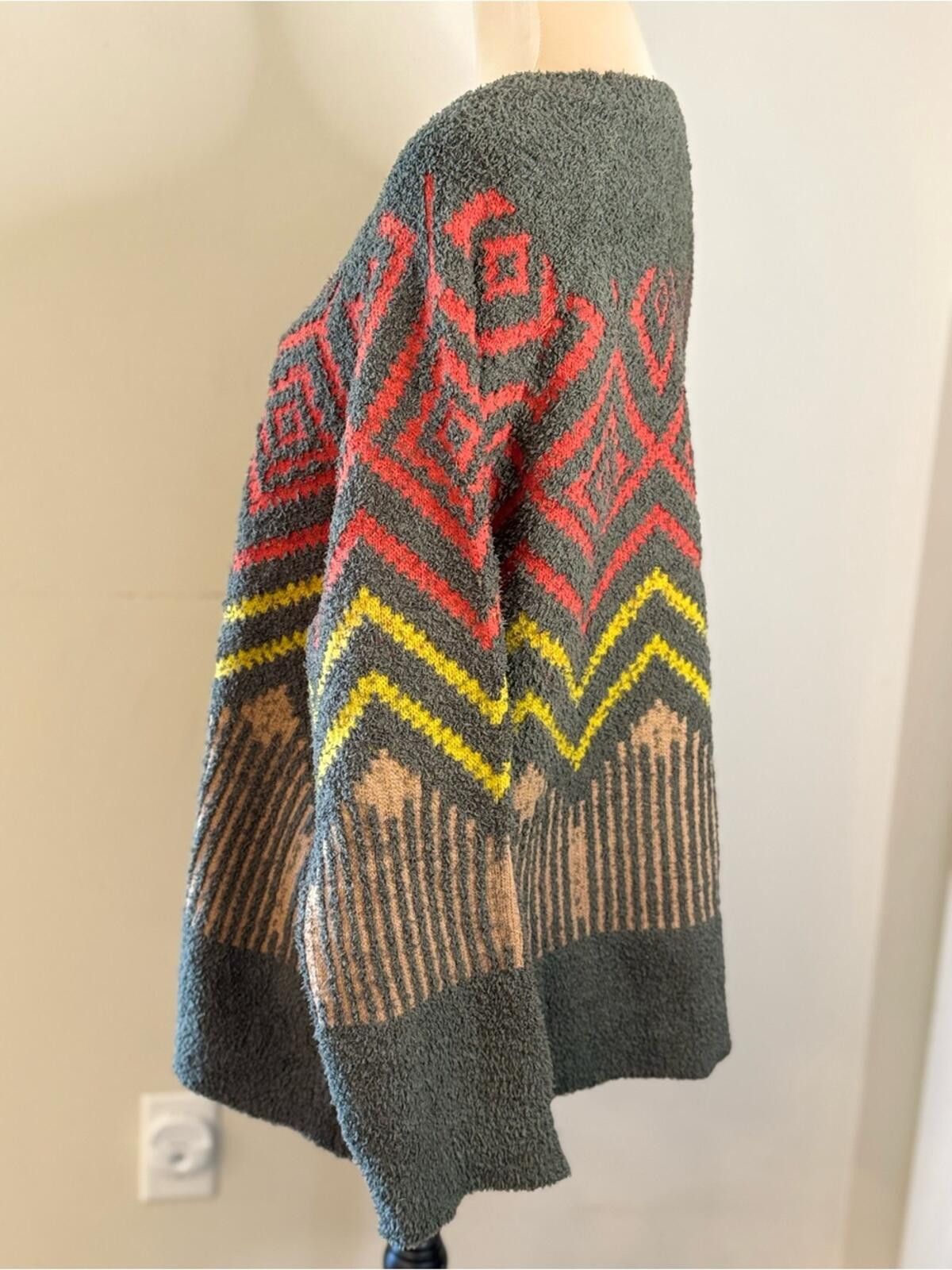 THE GIGI GiGio chunky plush boho geometric striped sweater SZ LG Size L / US 10 / IT 46 - 3 Thumbnail