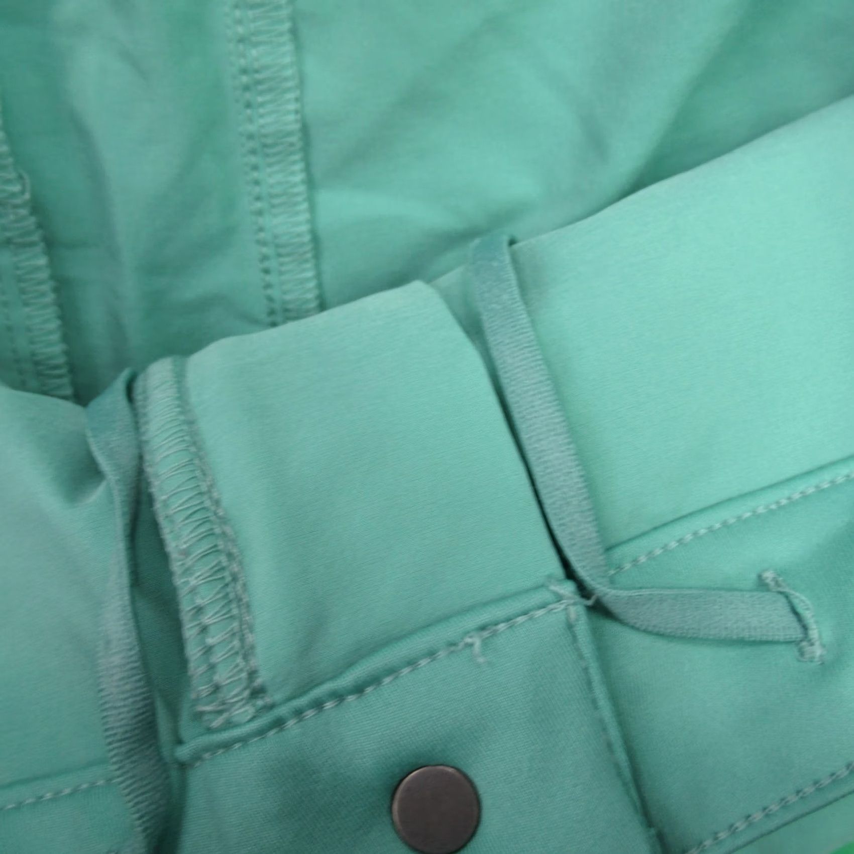 The North Face VINTAGE North Face Shorts Womens 12 Casual Chino Pockets Lightweight Green Size 34" / US 12 / IT 48 - 4 Thumbnail