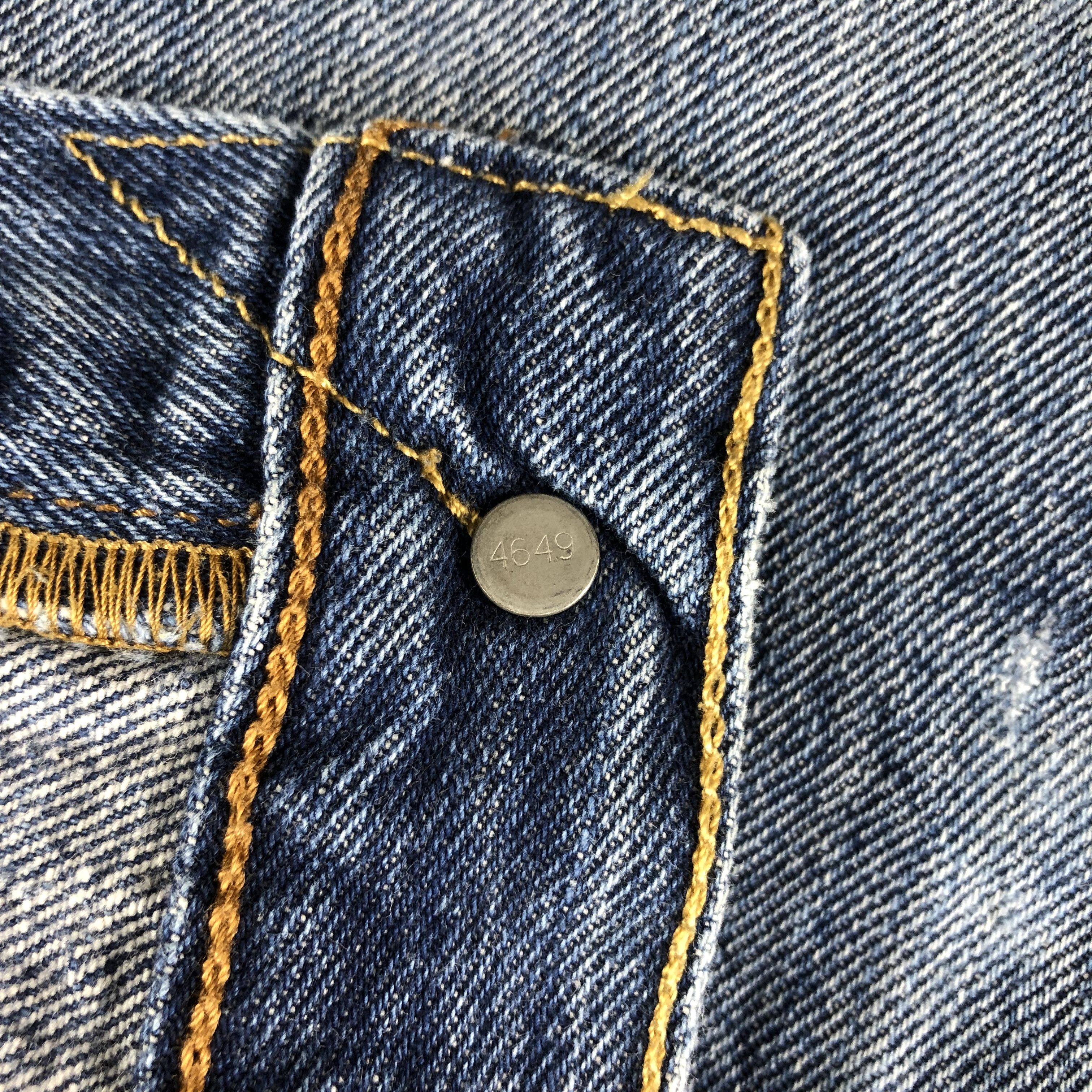 Levi's Vintage Levis 501 Jeans Blue Wash Denim KJ937 Size US 34 / EU 50 - 12 Thumbnail