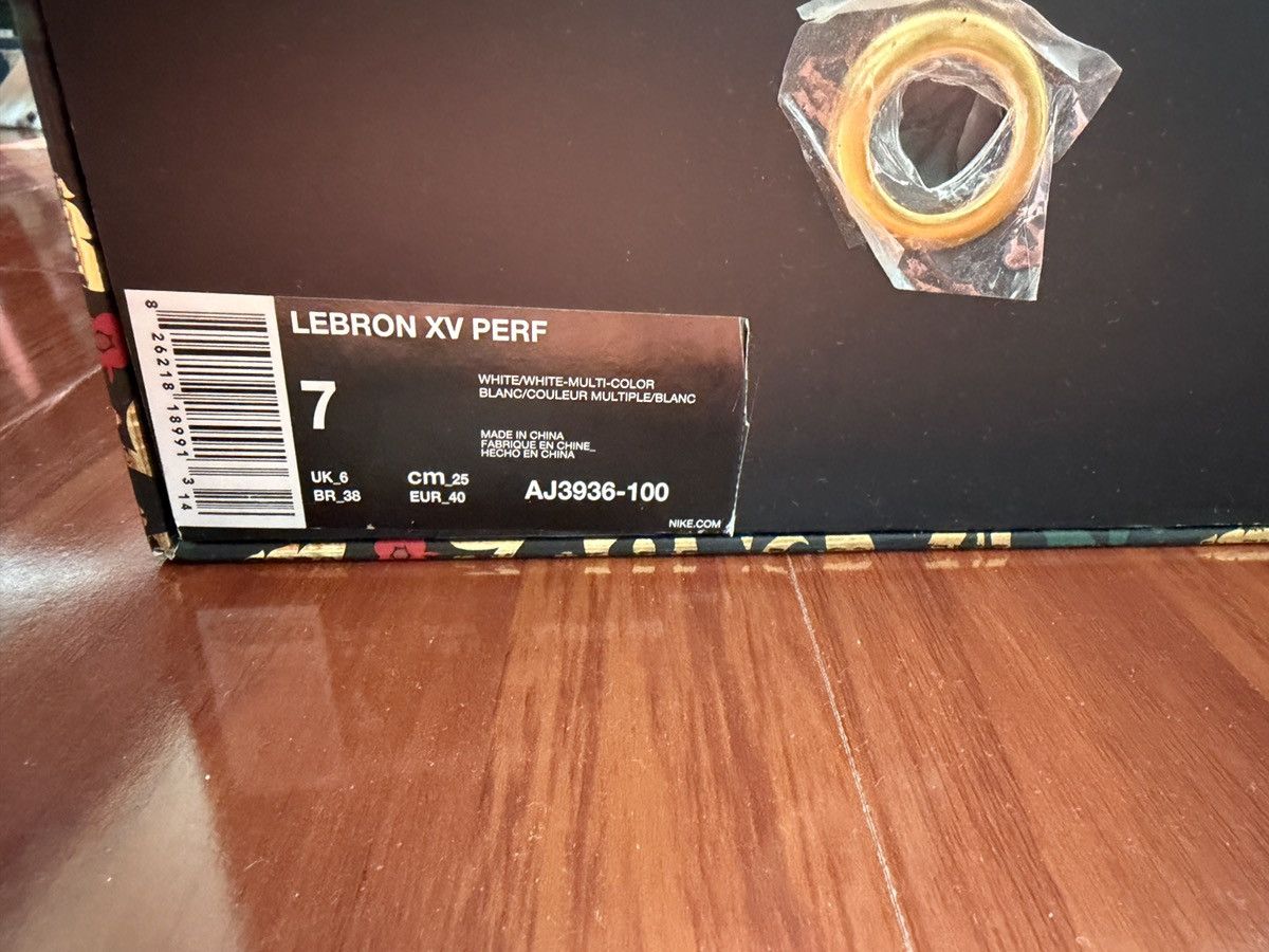 Nike Nike Lebron15 Performance Kith King‘s cloak Size US 7 / EU 40 - 8 Thumbnail
