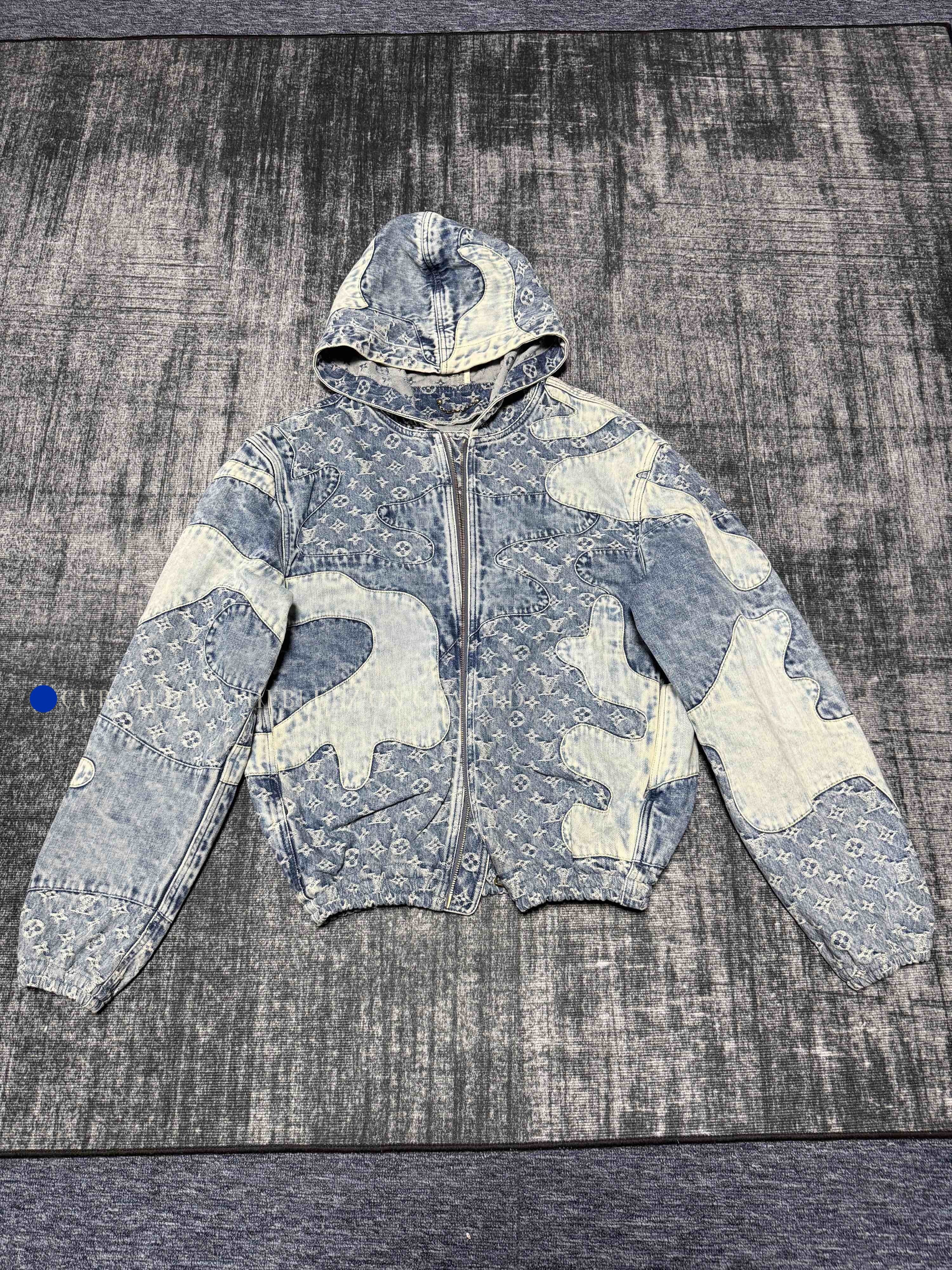 Louis Vuitton Stylish Blue Denim Jacket in Size S Size US S / EU 44-46 / 1 - 1 Thumbnail