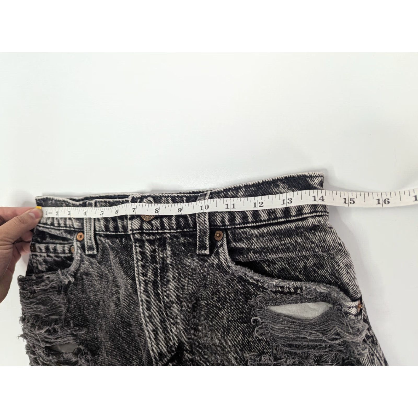 Levi's VINTAGE Levi's 16551-0260 Denim Cut-Off Shorts Faded Raw Hem Grunge USA Size 8 Size 30" / US 8 / IT 44 - 5 Thumbnail