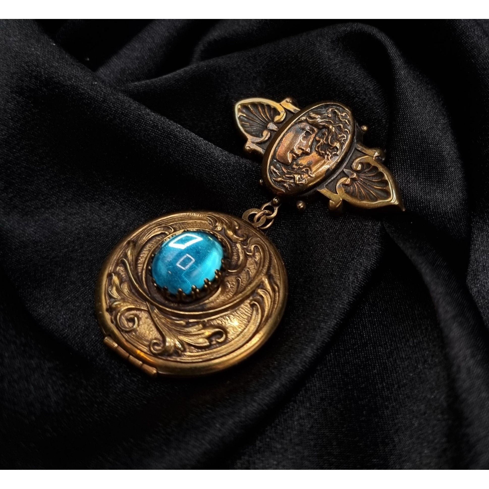 Vintage Vintage Early 2000's Gold-Tone Locket Brooch With Blue Stone Size ONE SIZE - 2 Thumbnail